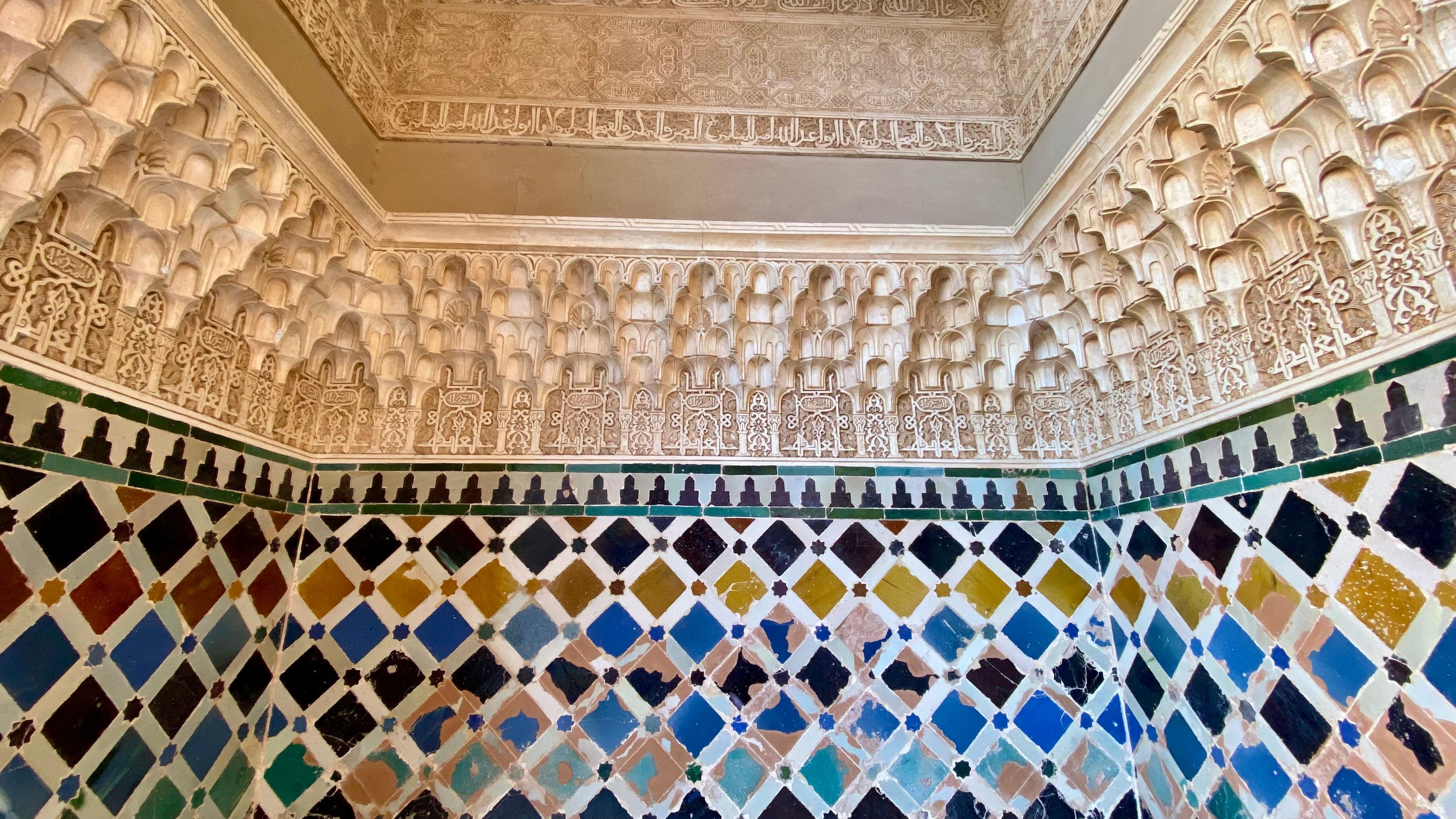 Generalife and Alhambra skip-the-line tour — Nasrid palaces, gardens, Alcazaba ramparts — image 12