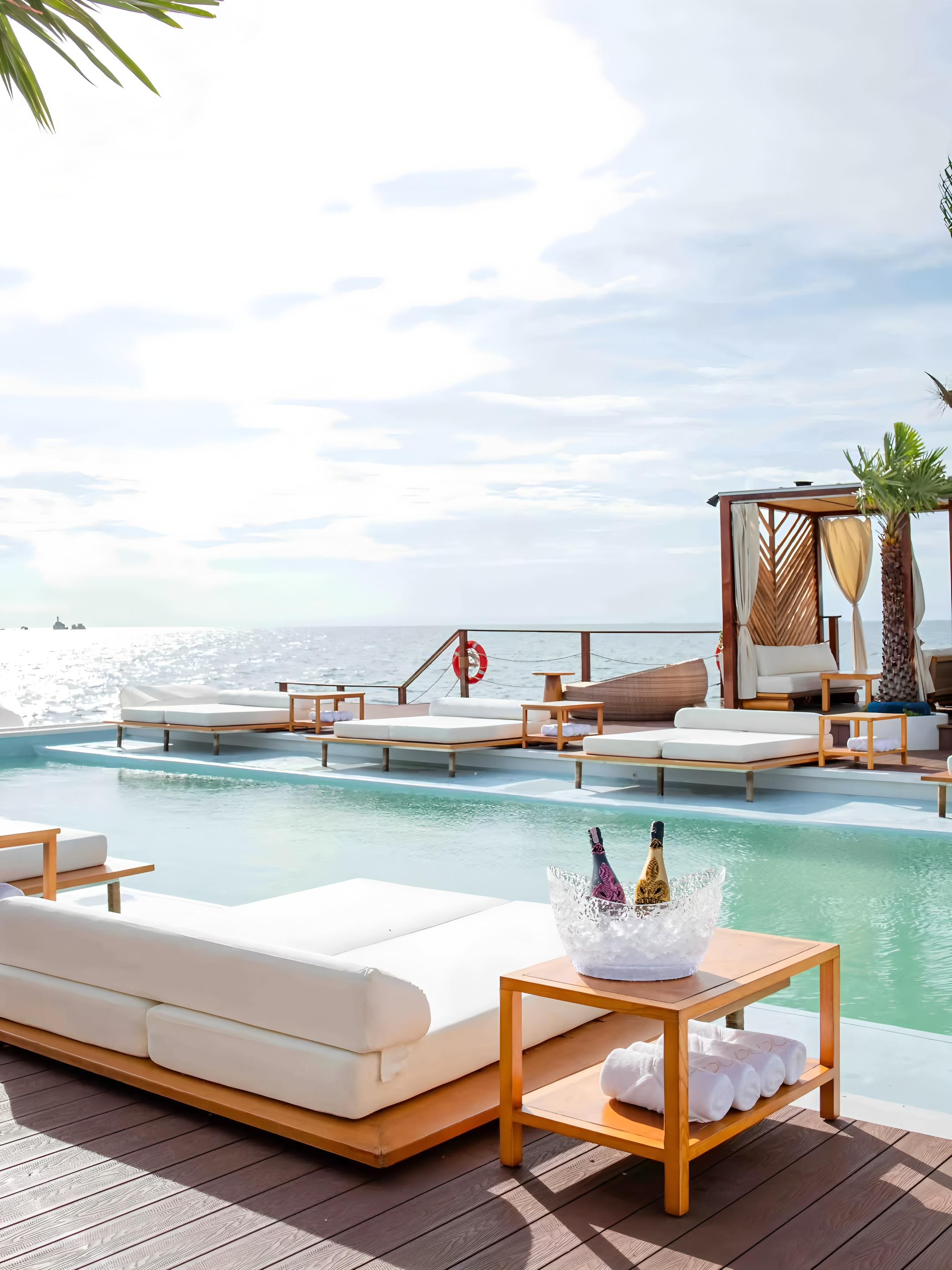 Sina Beach Floating Club: Pattaya Day Pass