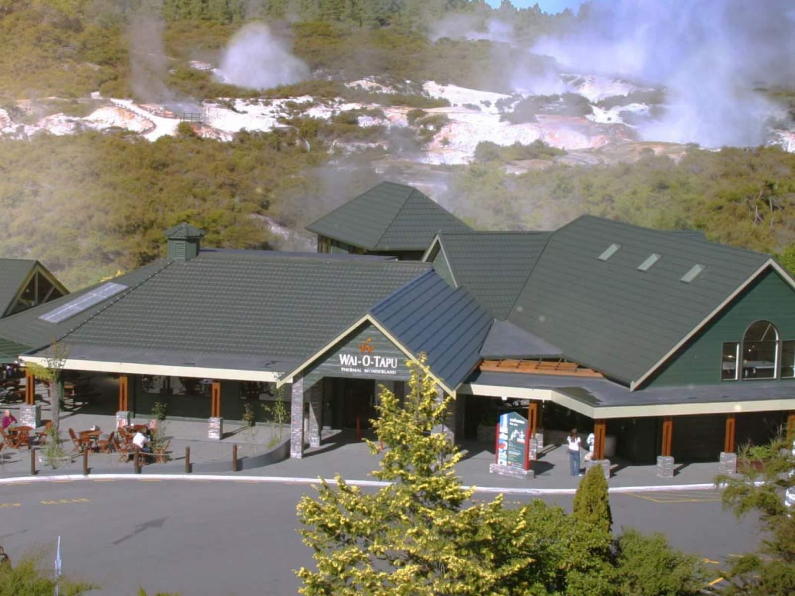 Māori cultural experience in Rotorua — village, haka and hangi — image 16