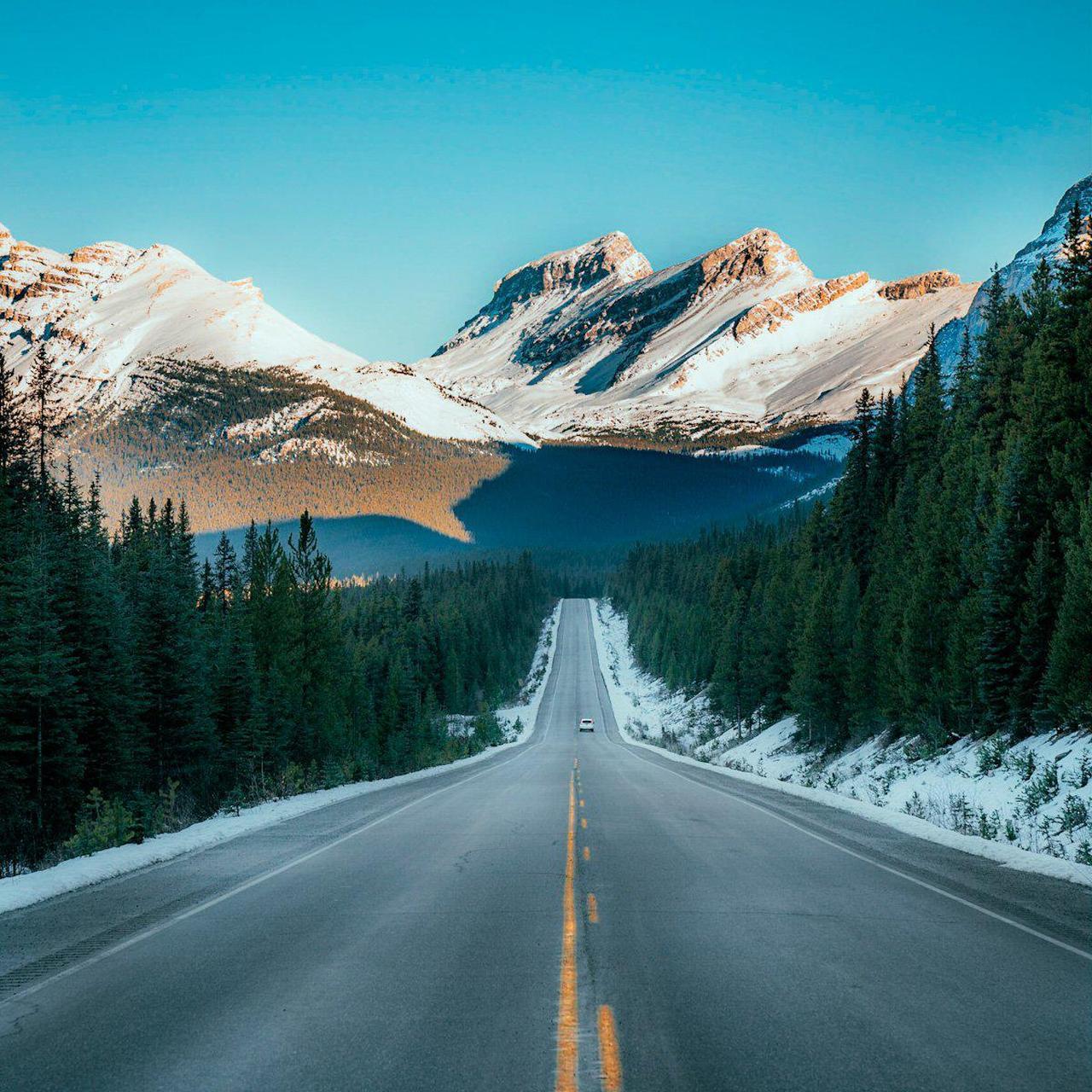 Columbia Icefield Private Adventure with Glacier Skywalk
