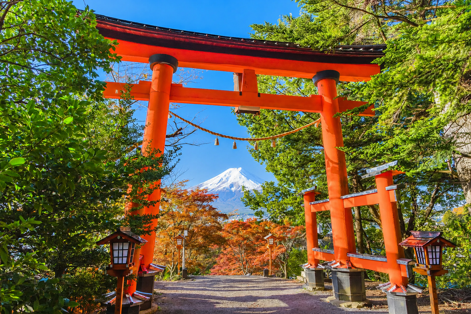 Mount Fuji and Kawaguchi Lakes Small-Group Day Tour
