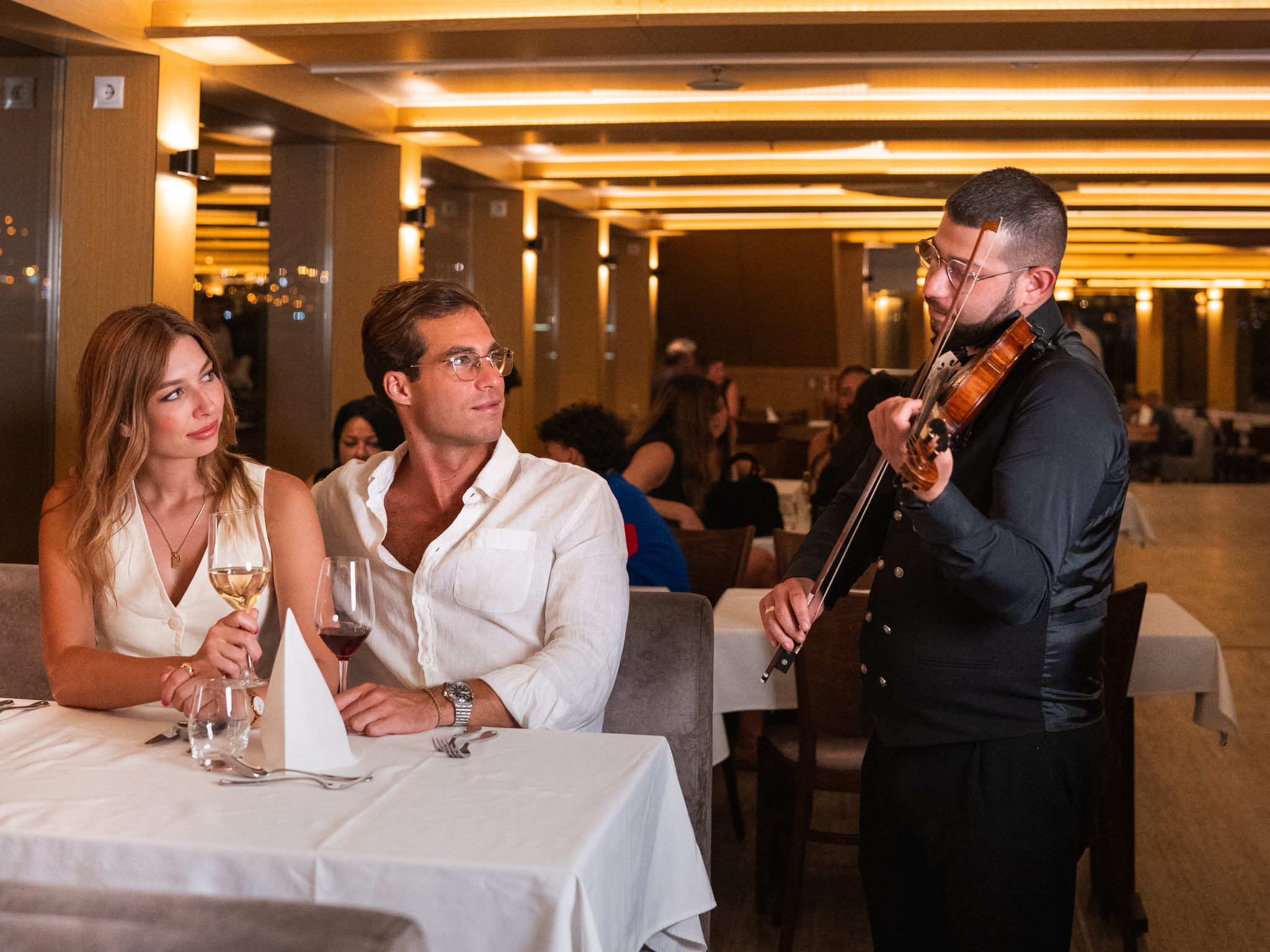 Budapest: 4-Course Dinner River Cruise with Live Folk Music