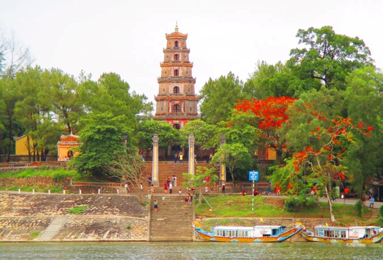 Hue Imperial City, Royal Tombs & Perfume River Discovery