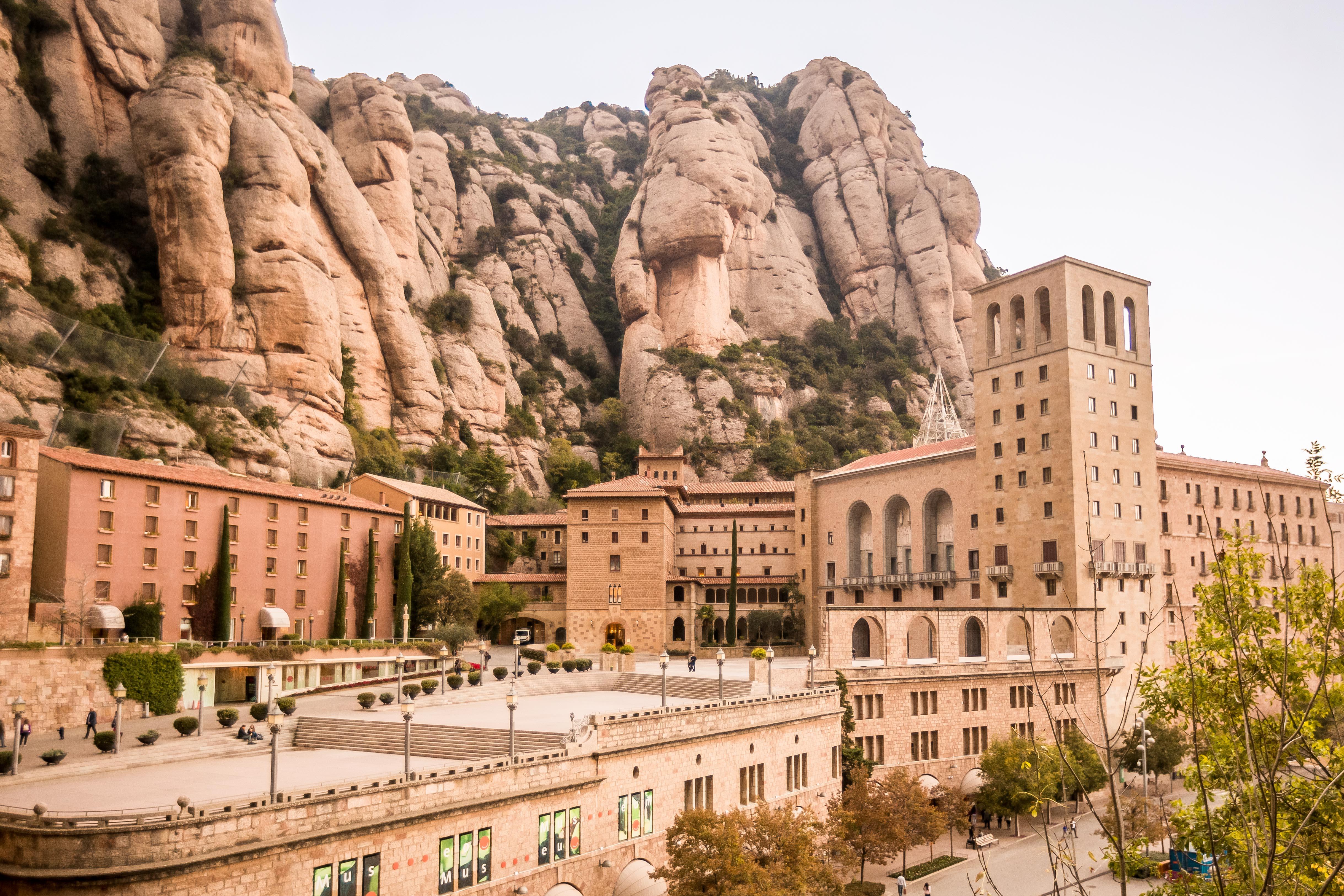 From Barcelona: Montserrat Half-Day Wine and Tapas Trip