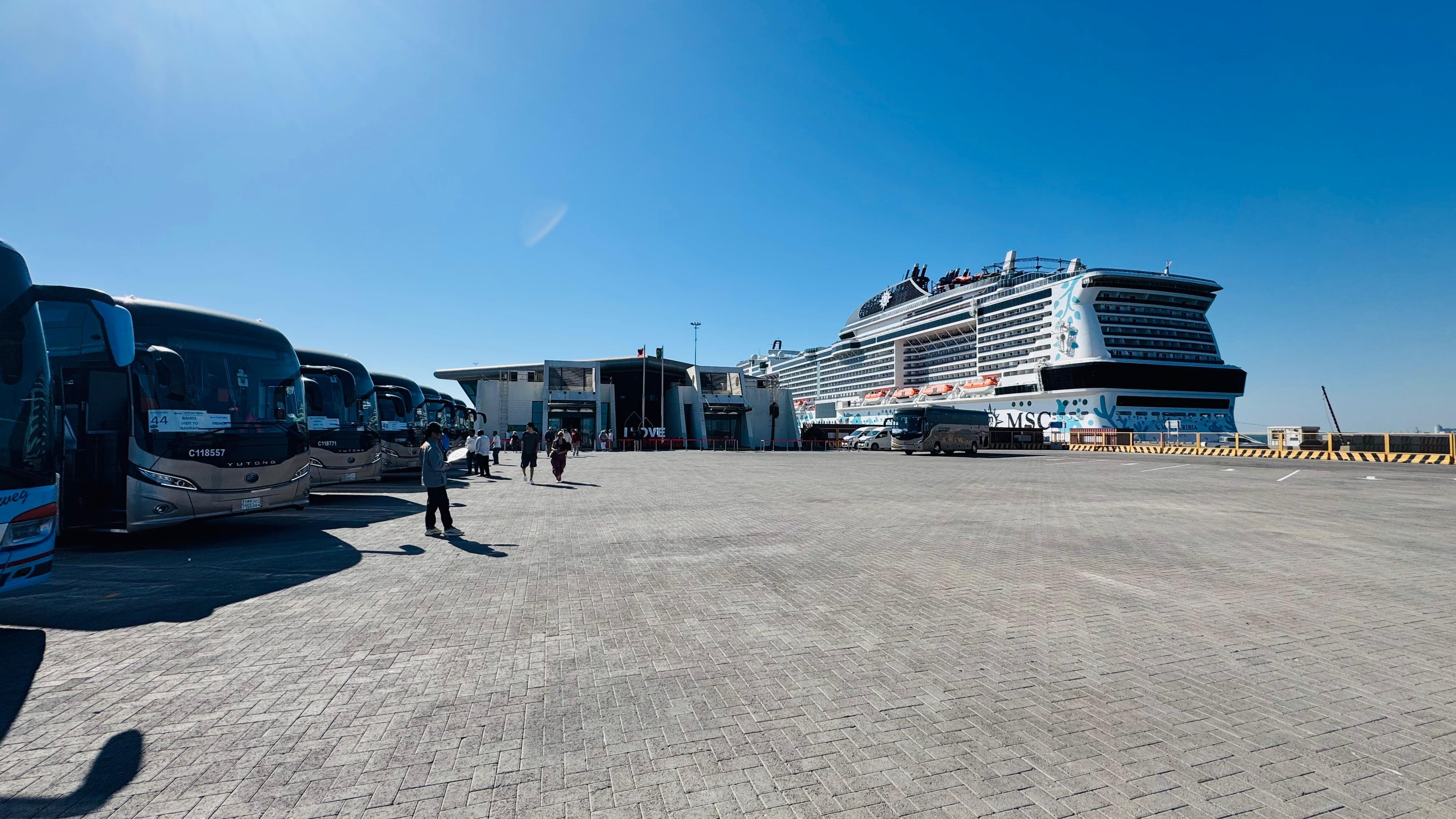 Bahrain Shore Excursion: Independent Bus Tour