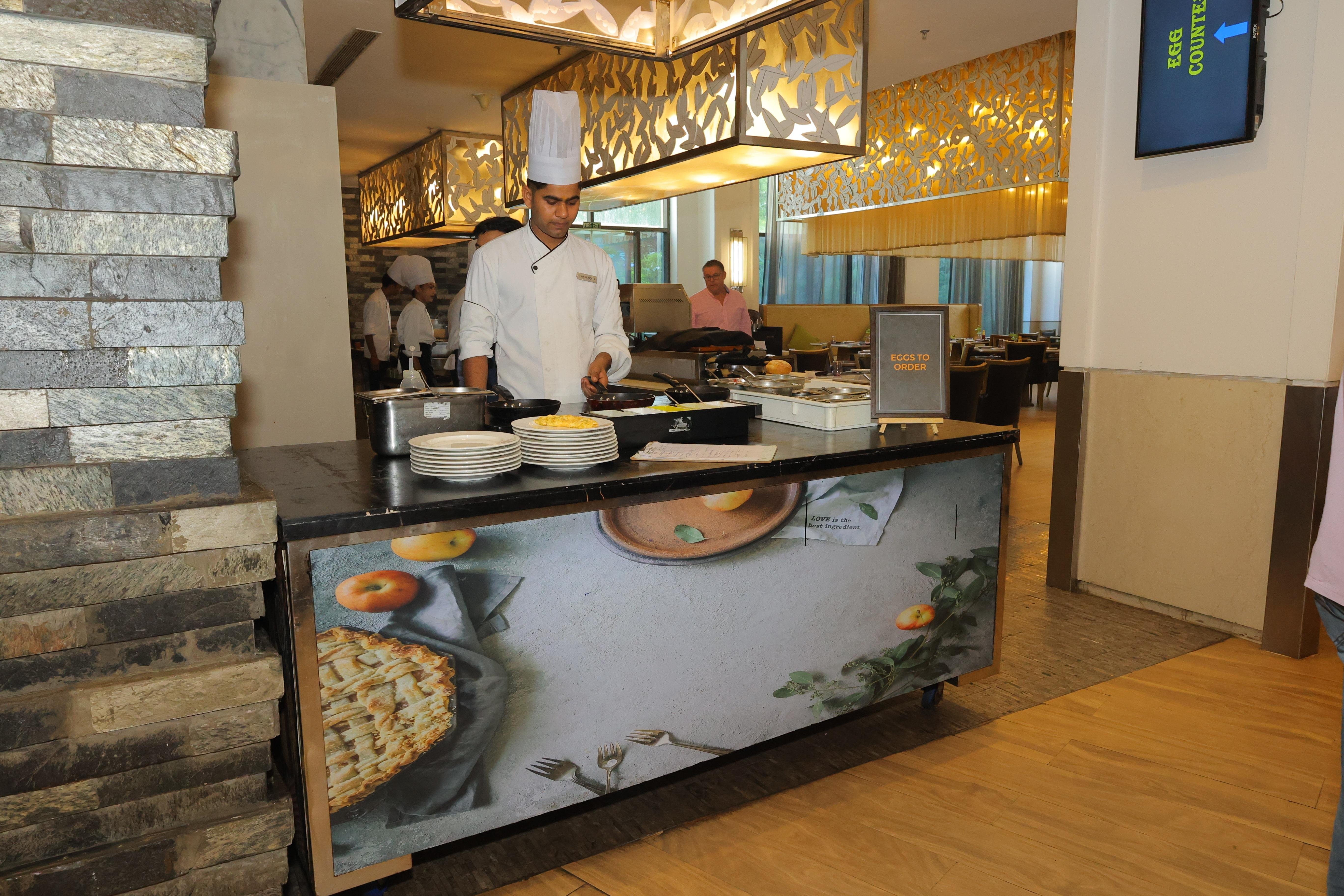 Delhi to Taj Mahal & Agra Private Day Tour with Marriott Lunch