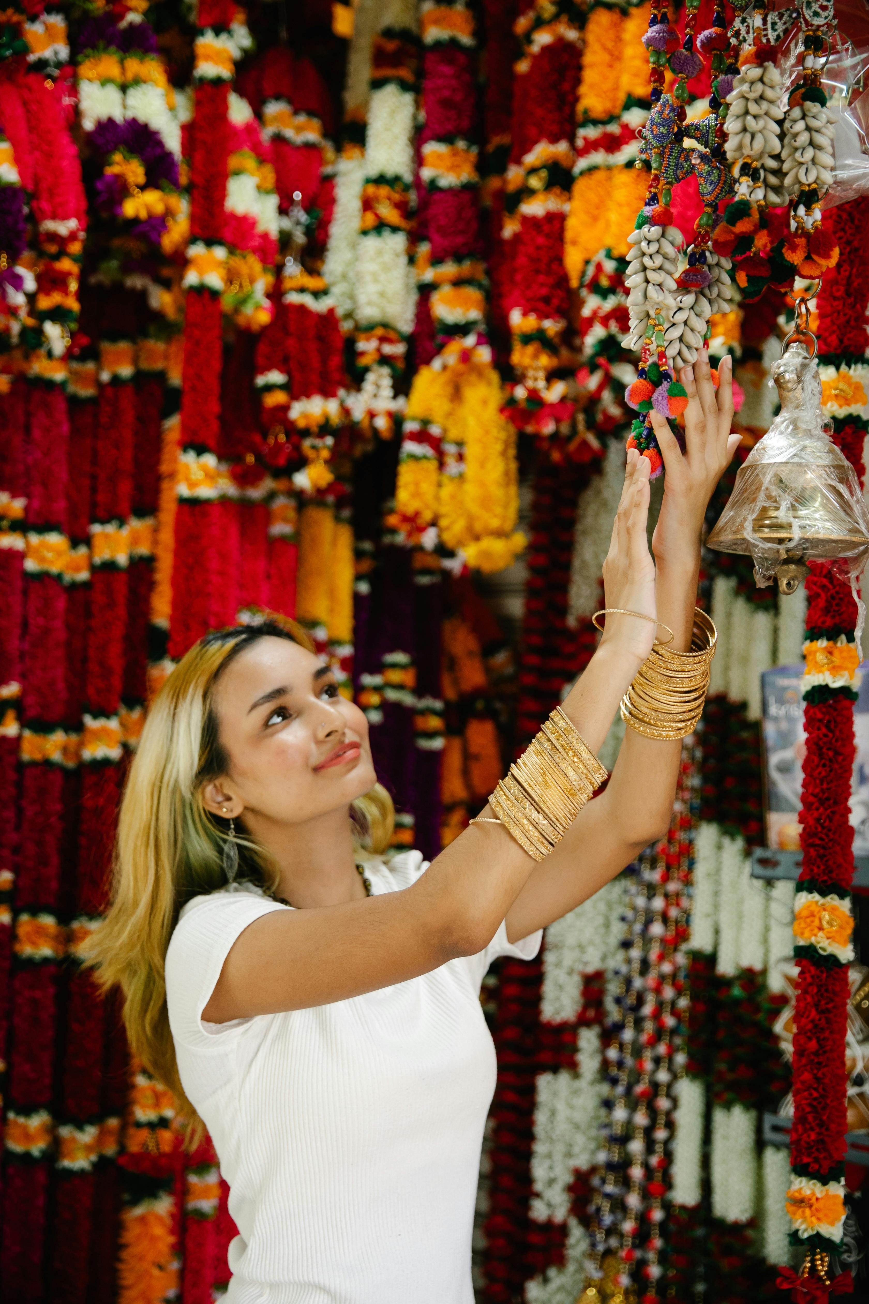 Delhi Personal Shopping Tour with Local Female Expert