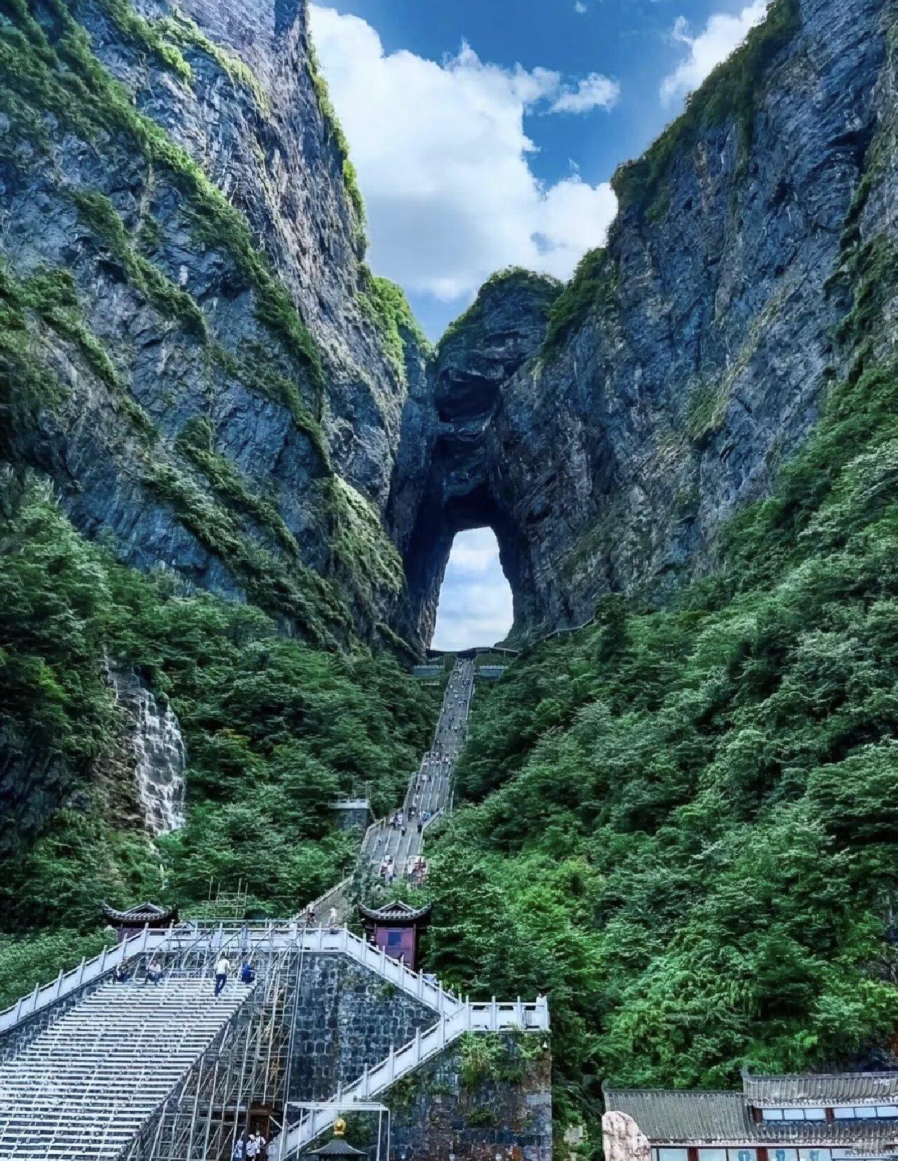 Zhangjiajie Grand Canyon & Tianmen Mountain Private Day Tour