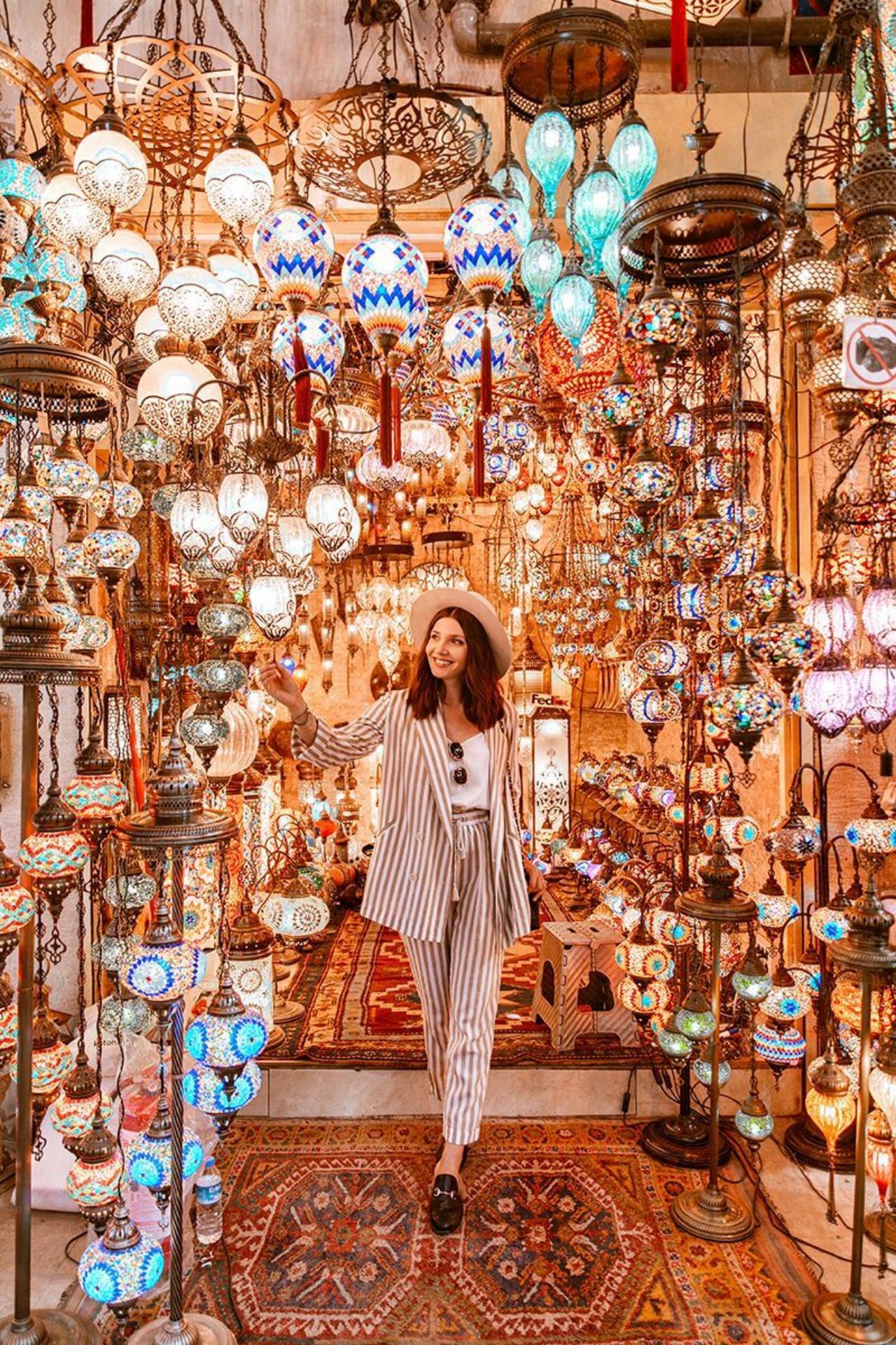 Delhi Private Shopping Tour with Local Expert