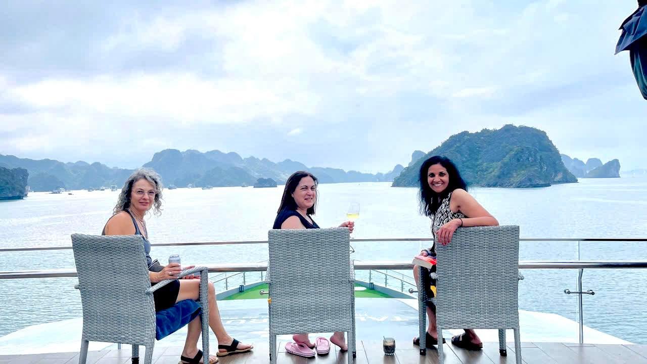 Halong & Lan Ha Bay Luxury Day Cruise with Kayaking, Cave & Cooking Class