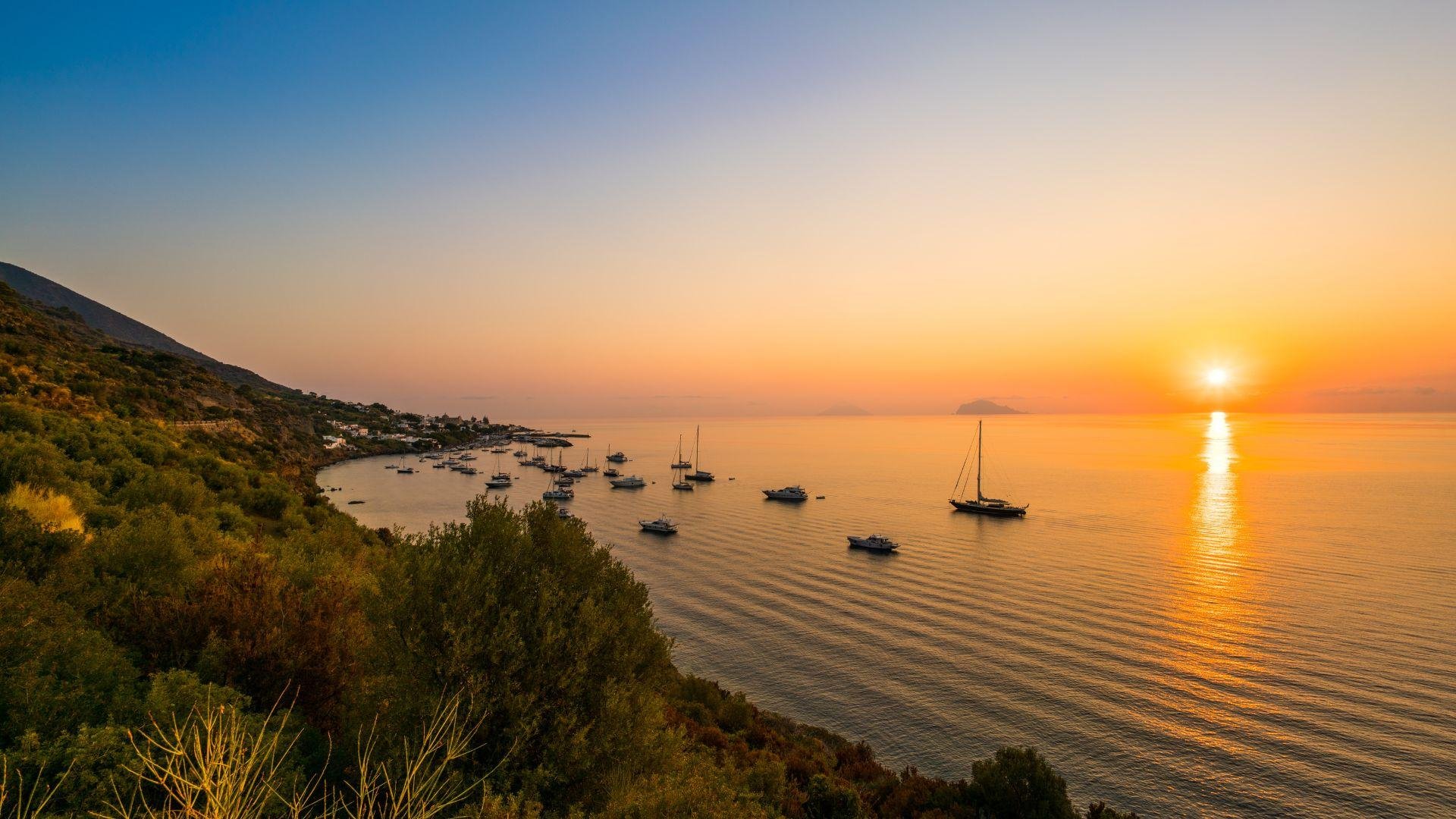 Aeolian Islands Day Cruise: Lipari, Panarea & Stromboli Night Volcano