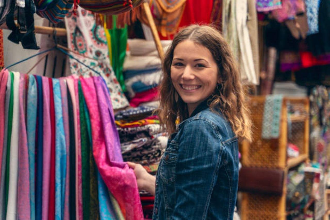 Delhi Personal Shopping Tour with Local Female Expert