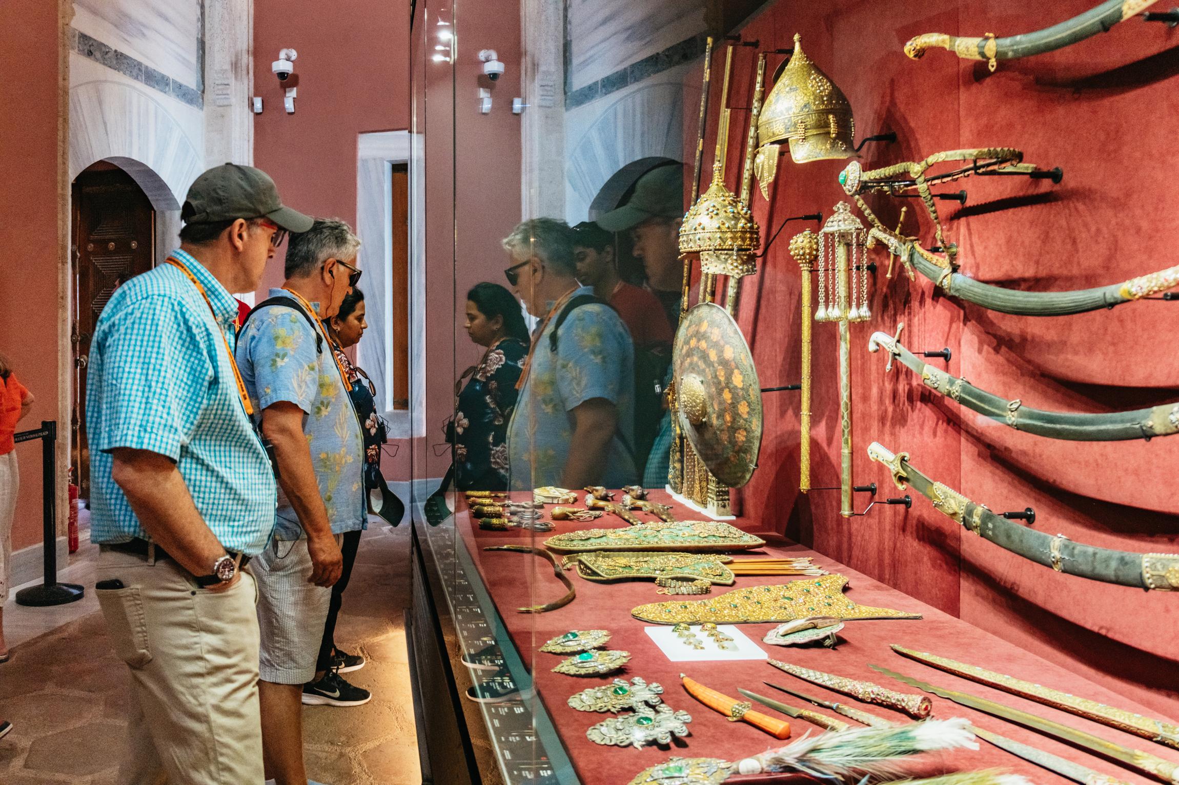 Istanbul: Guided Topkapi Palace & Harem Tour with Entry