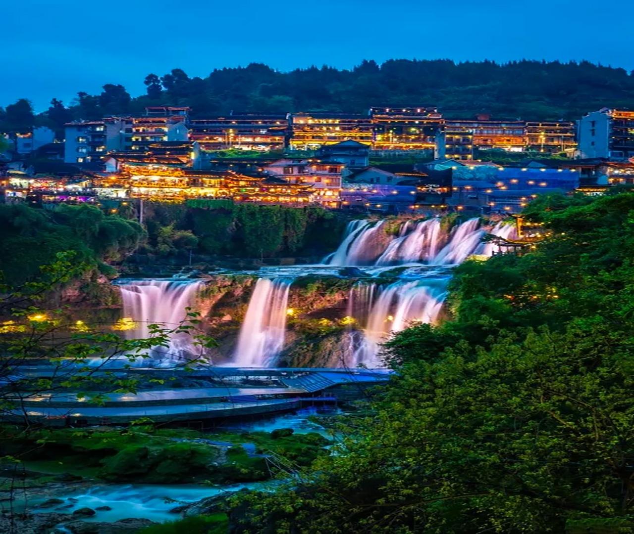 Zhangjiajie to Fenghuang & Furong Waterfall Town: Private Day Tour