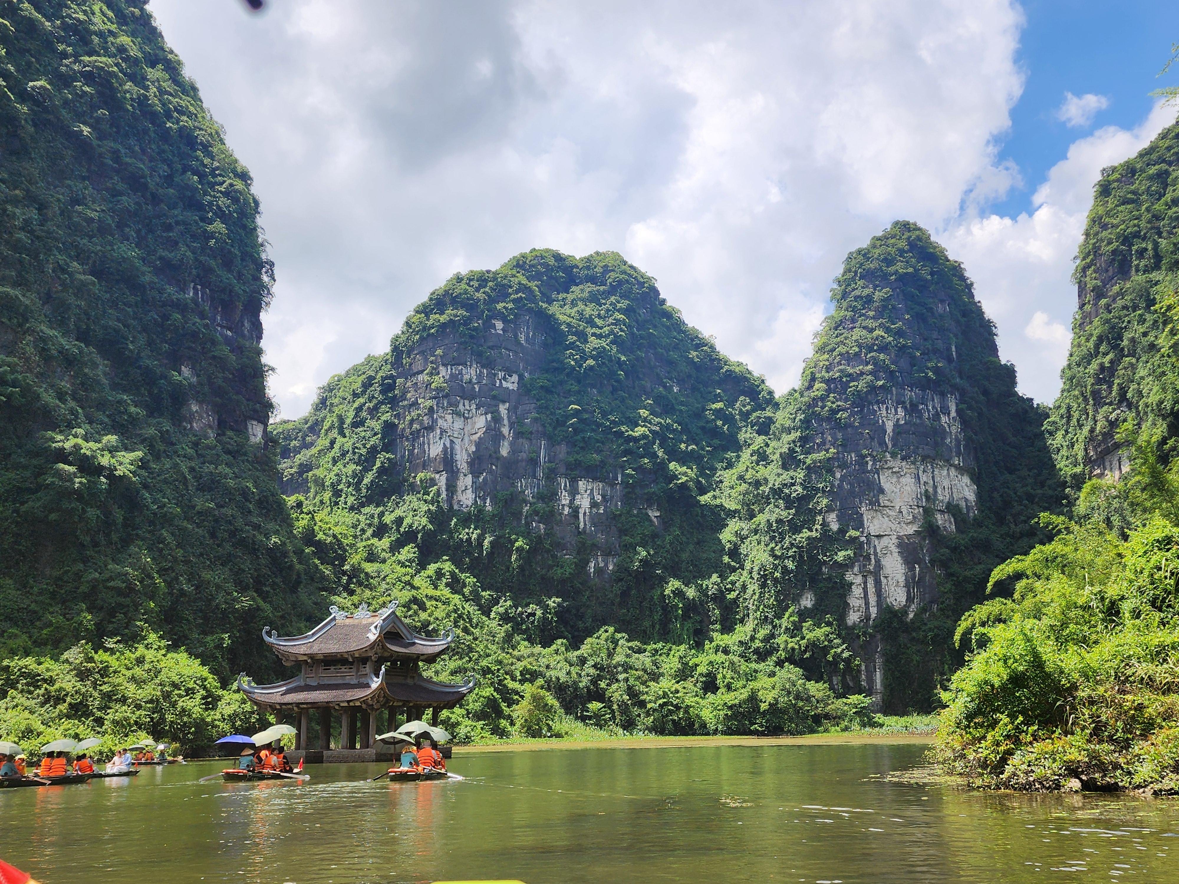 Ninh Binh Full-Day Tour: Hoa Lu or Bai Dinh, Trang An & Mua Cave