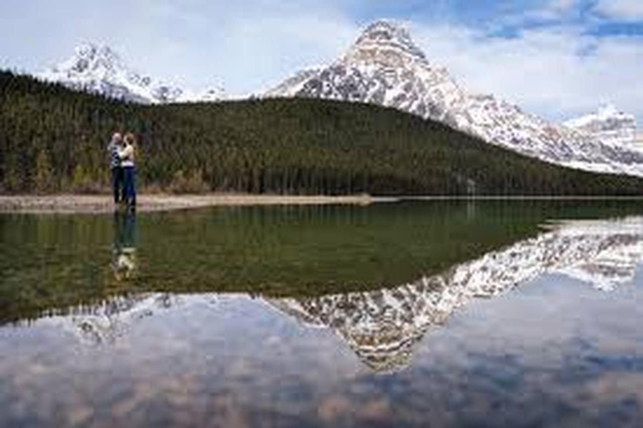 Icefields Parkway tour — Columbia Icefield, Peyto Lake and Bow Lake, Alberta — image 23
