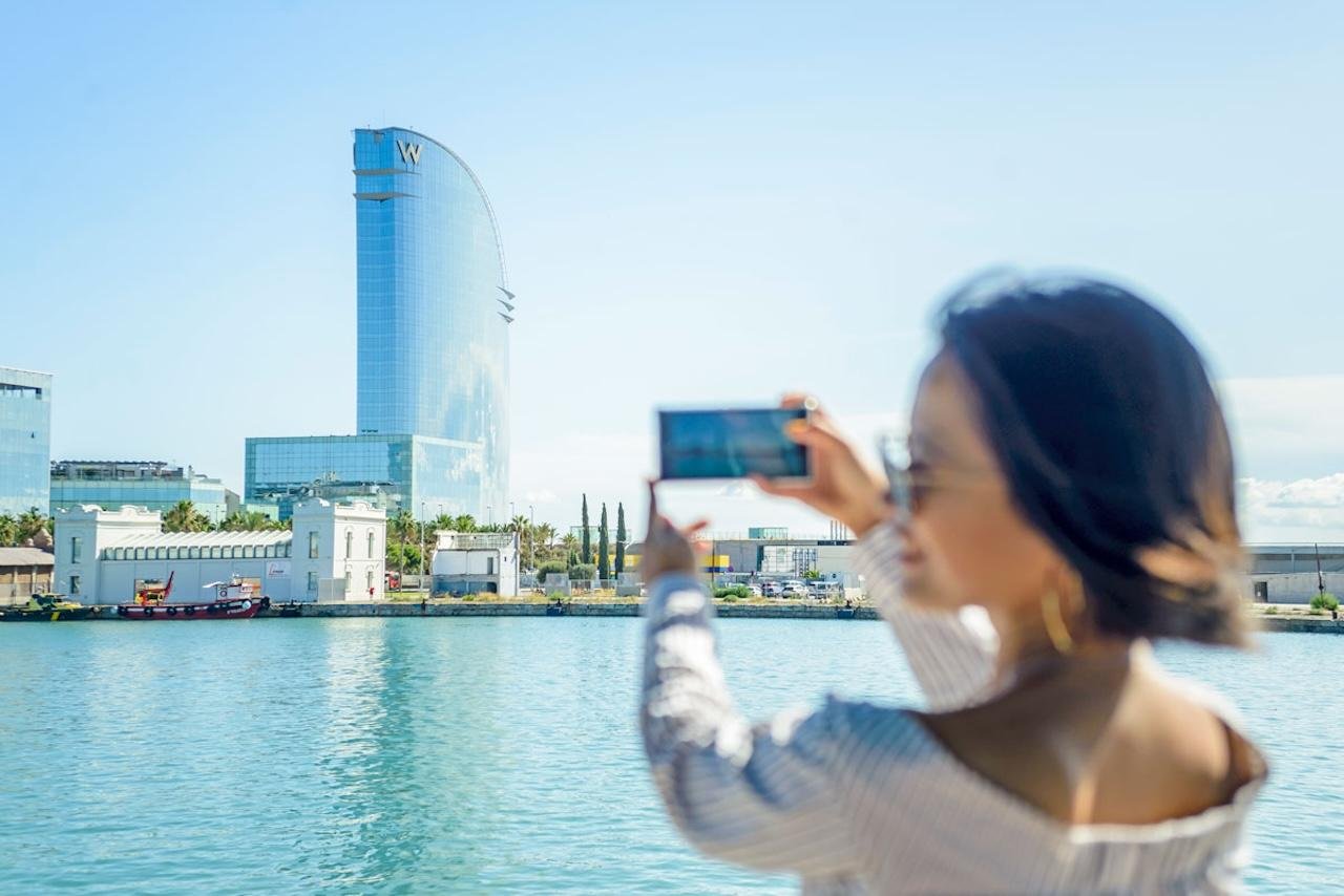 Barcelona: Helicopter, Boat Ride & Old Town Private Tour