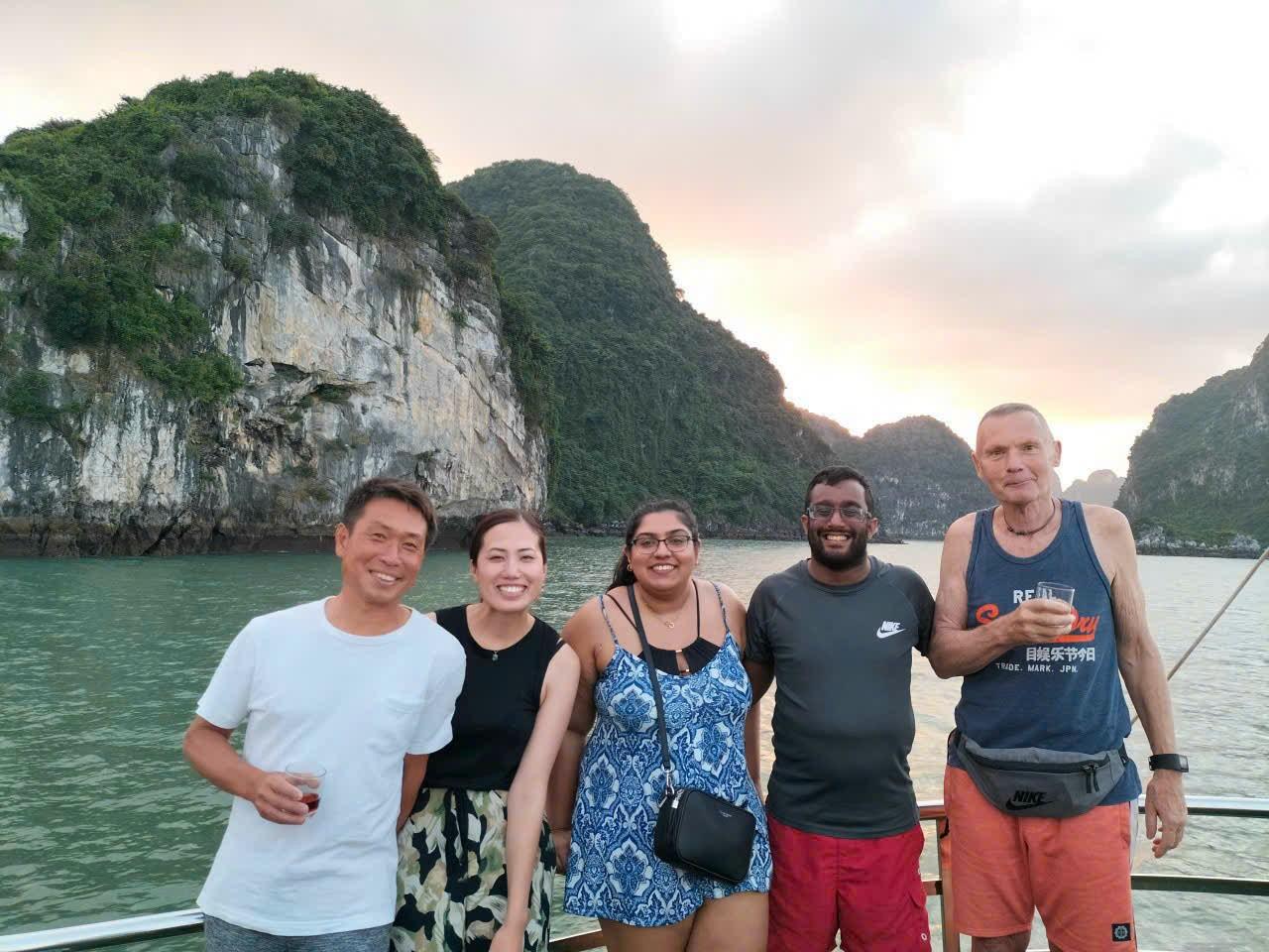 Ha Long Bay Full-Day Cruise: Caves, Kayaking & Scenic Views