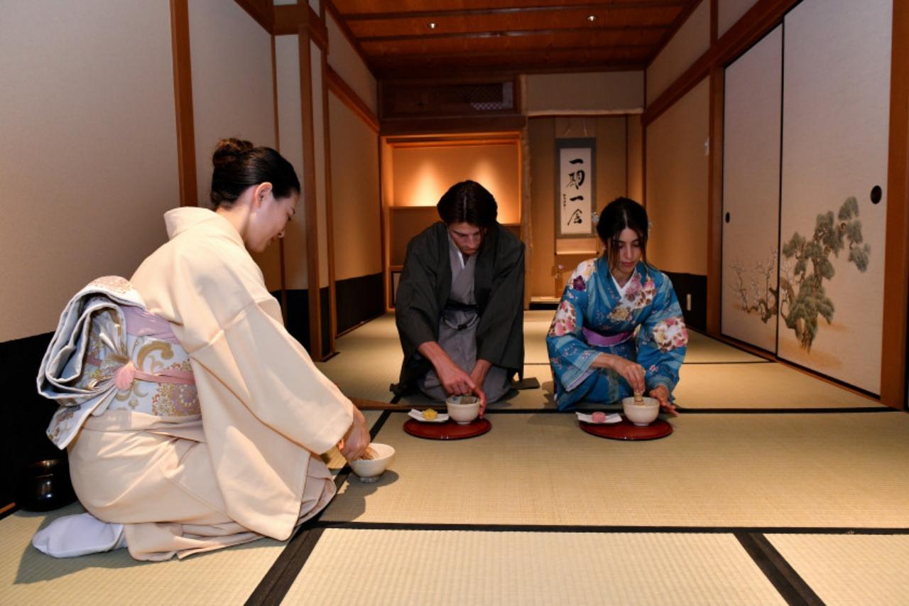 Kyoto Kimono Tea Ceremony at Orizuruya Gion