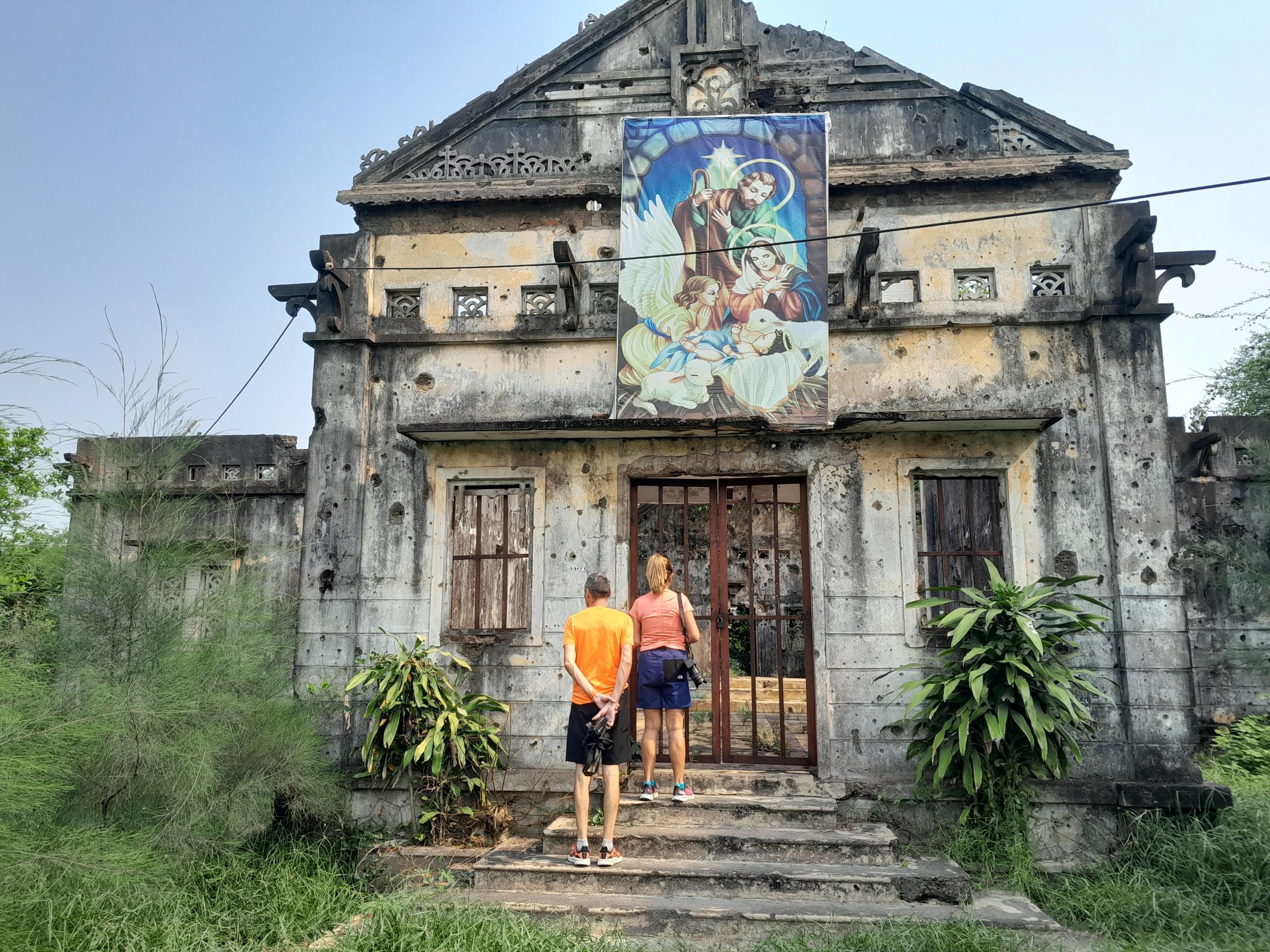Private Transfer Phong Nha to Hue via DMZ Historical Sites