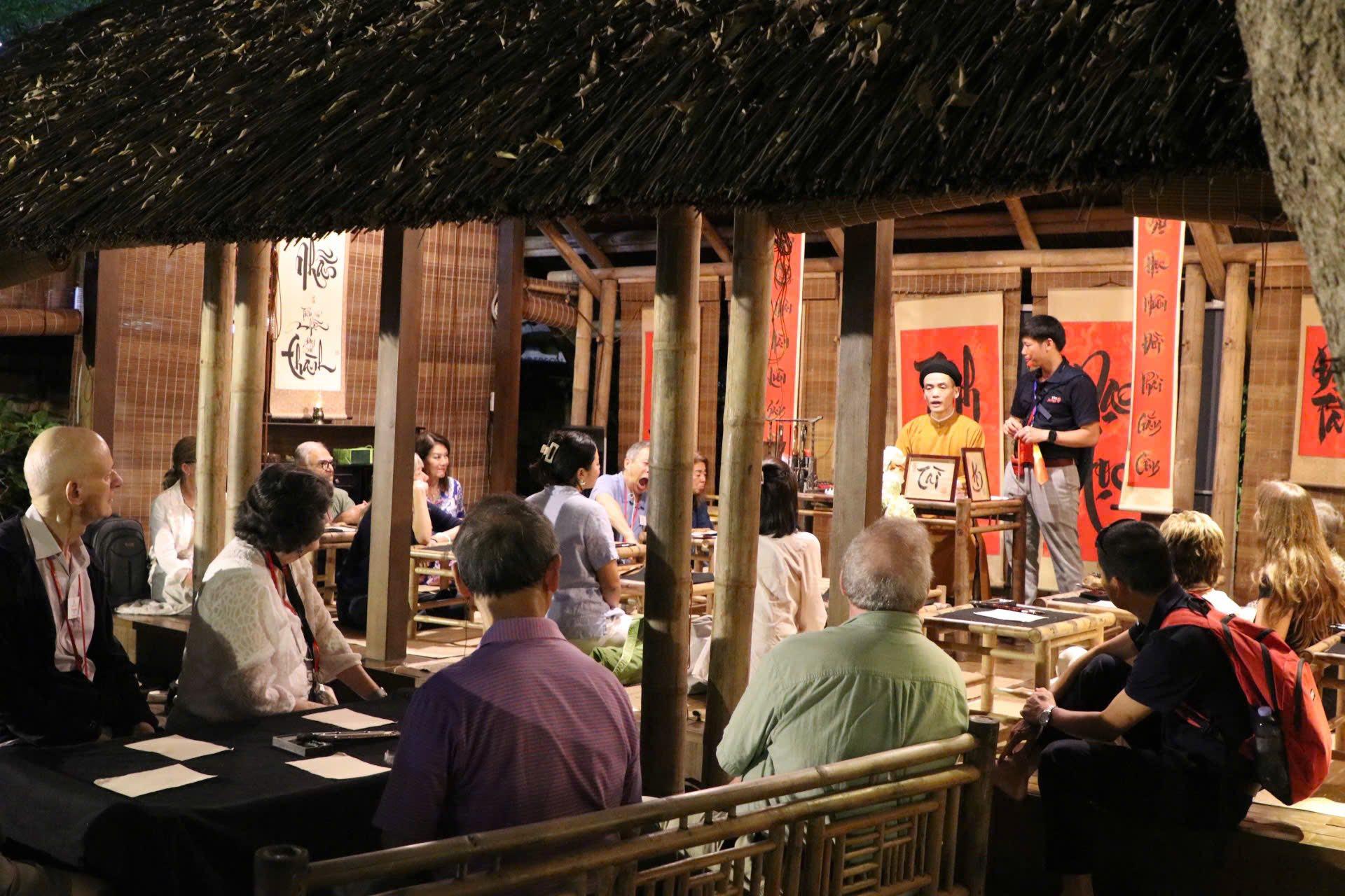 Temple of Literature Night Tour with 3D Light Show