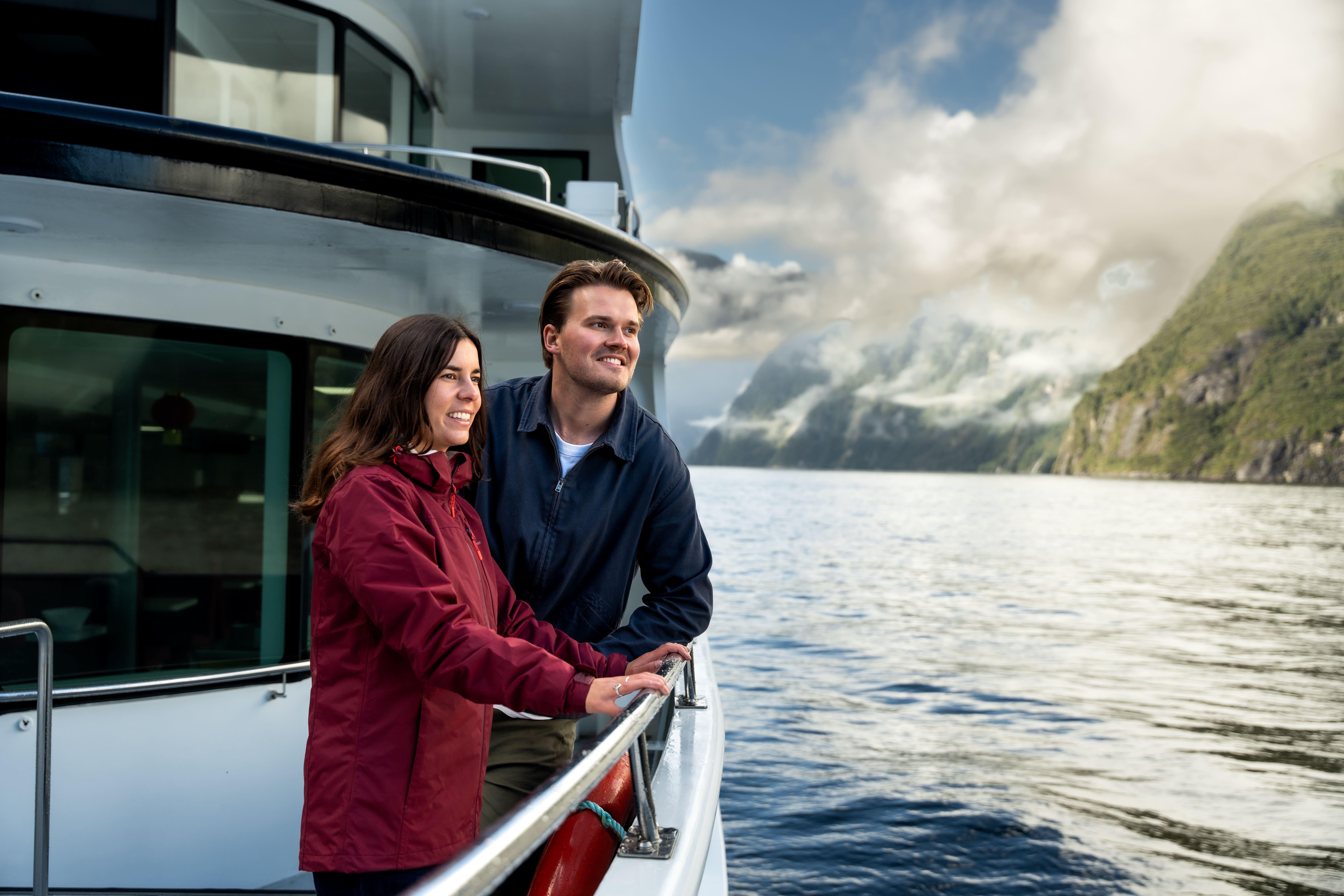From Queenstown: Milford Sound Flight and Nature Cruise