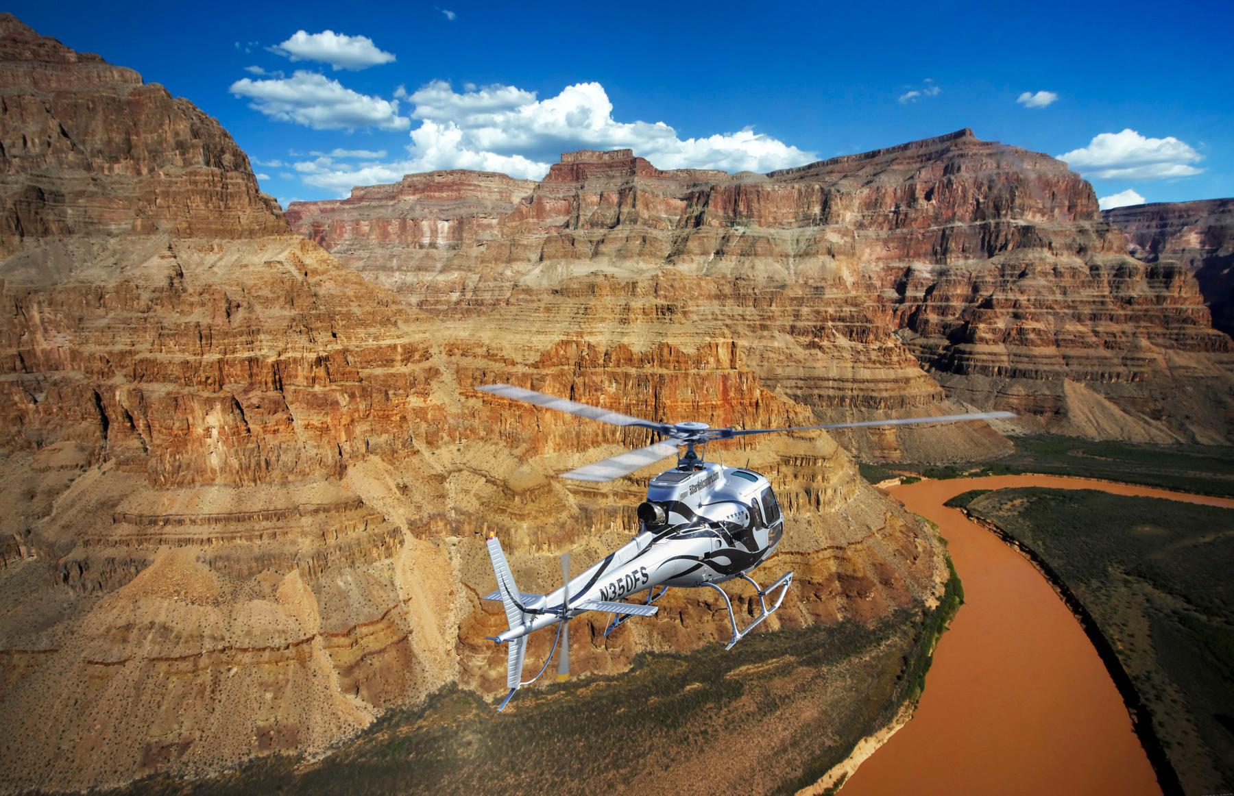 Las Vegas: Grand Canyon West Rim Helicopter Flight with Strip Return
