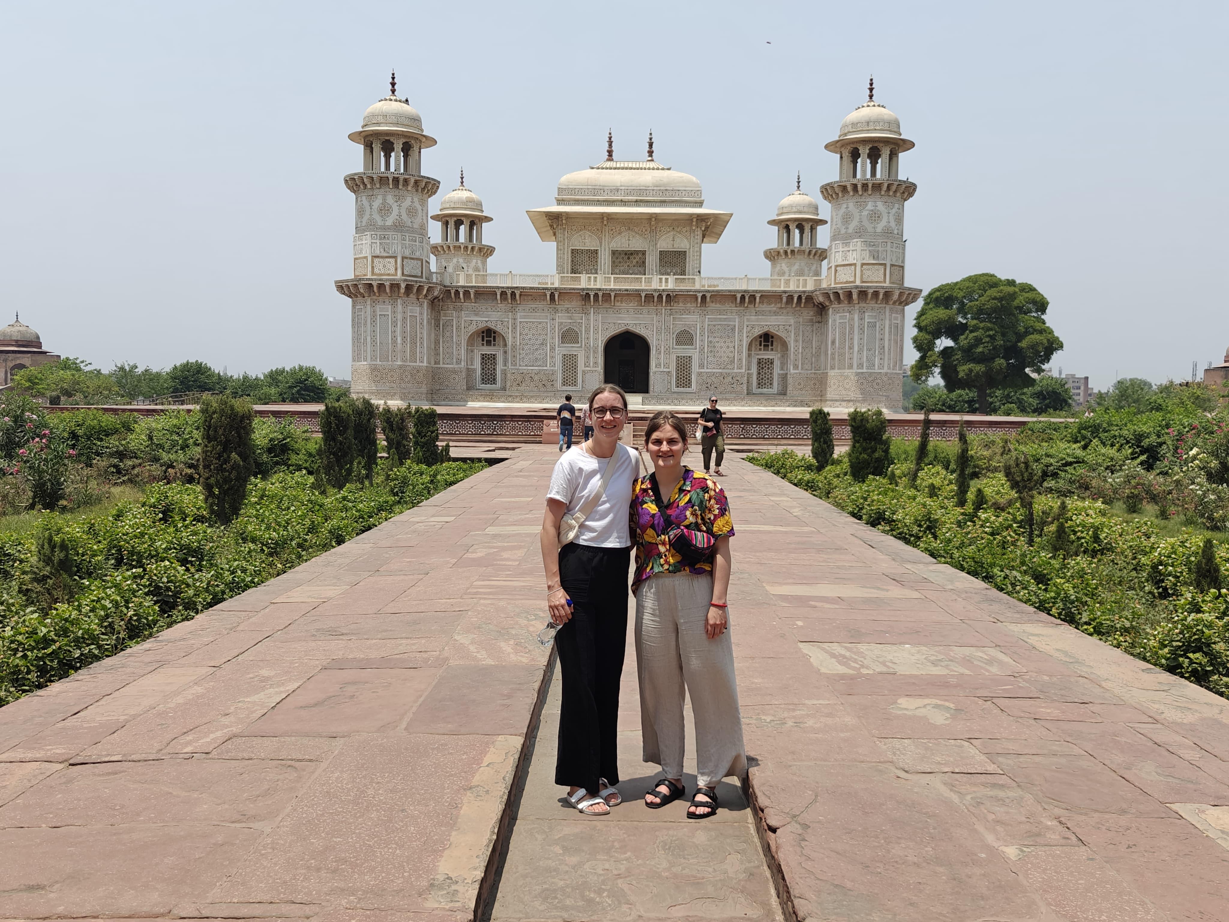 Delhi Airport Layover: Private Taj Mahal & Agra Fort Day Tour