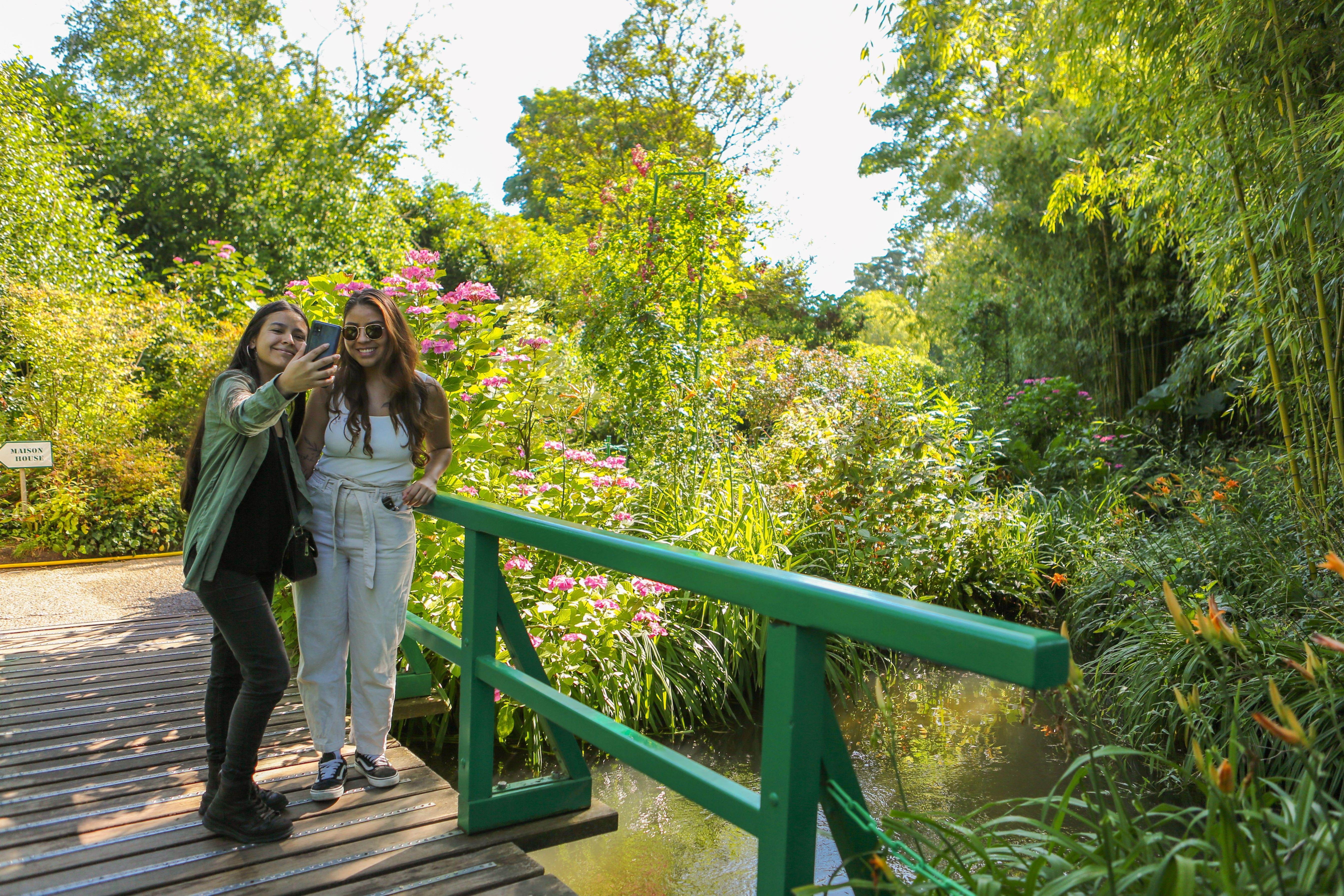 From Paris: Giverny Day Trip with Audio Guide or Live Guide - 2026 (Verified Reviews)