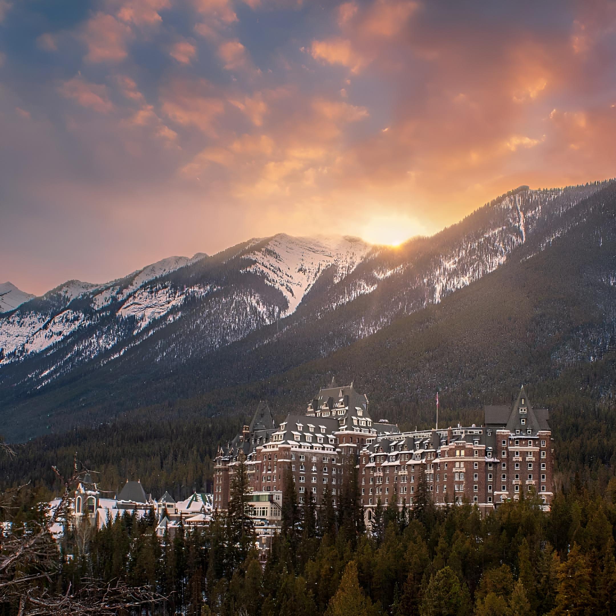 Banff: Evening Scenic Sunset Tour with Wildlife Spotting
