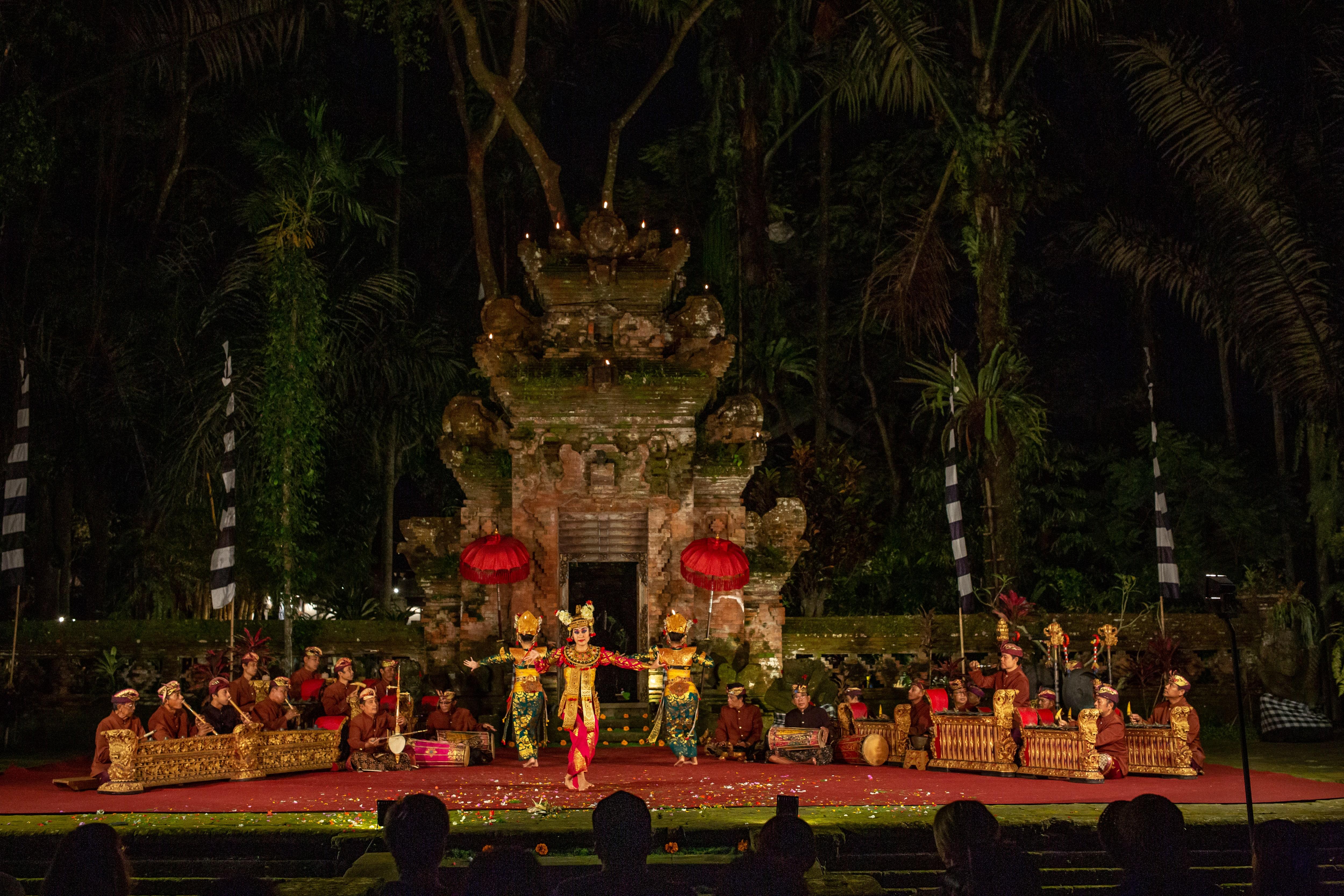 Ubud Traditional Dance Show: Legong, Sanghyang or Ramayana Ballet