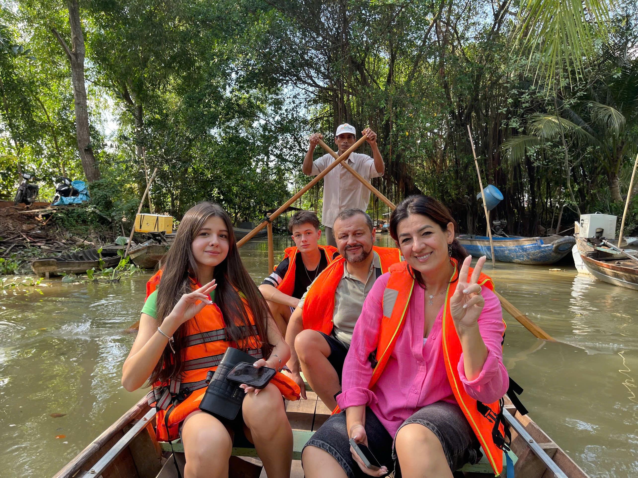 Mekong Delta Day Trip: Cai Rang Floating Market & Cồn Sơn Islet