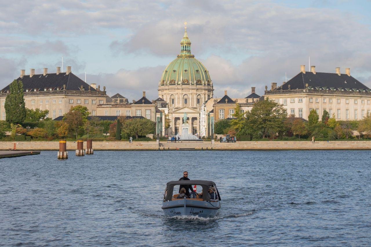 Copenhagen: Exclusive Guided Boat Tour