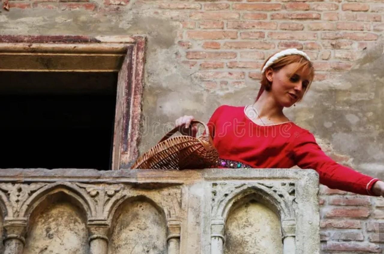 Verona Walking Tour, Juliet's Balcony & Italian Cooking Experience