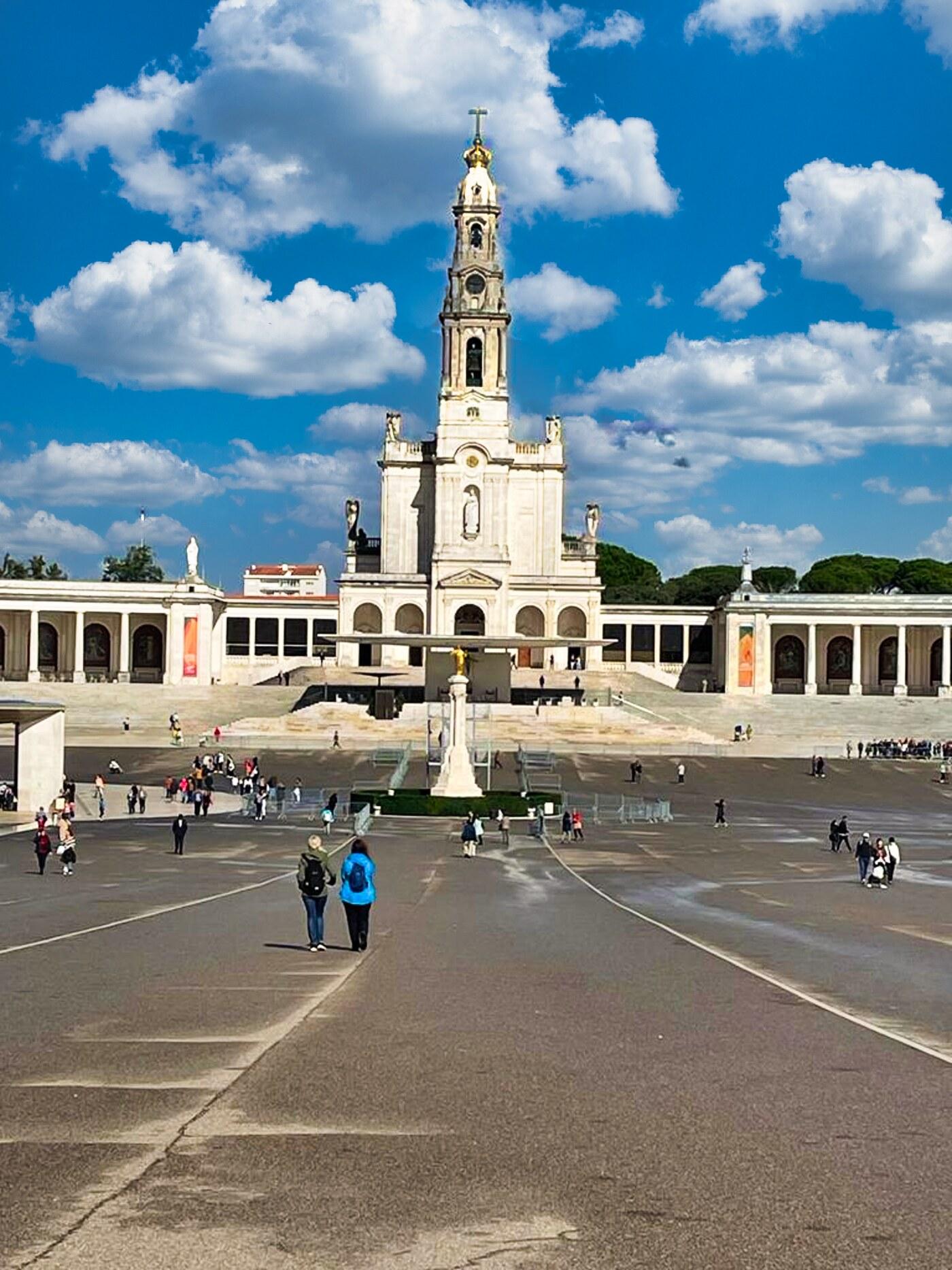 Lisbon to Porto Private Transfer with 3 Scenic Stopovers