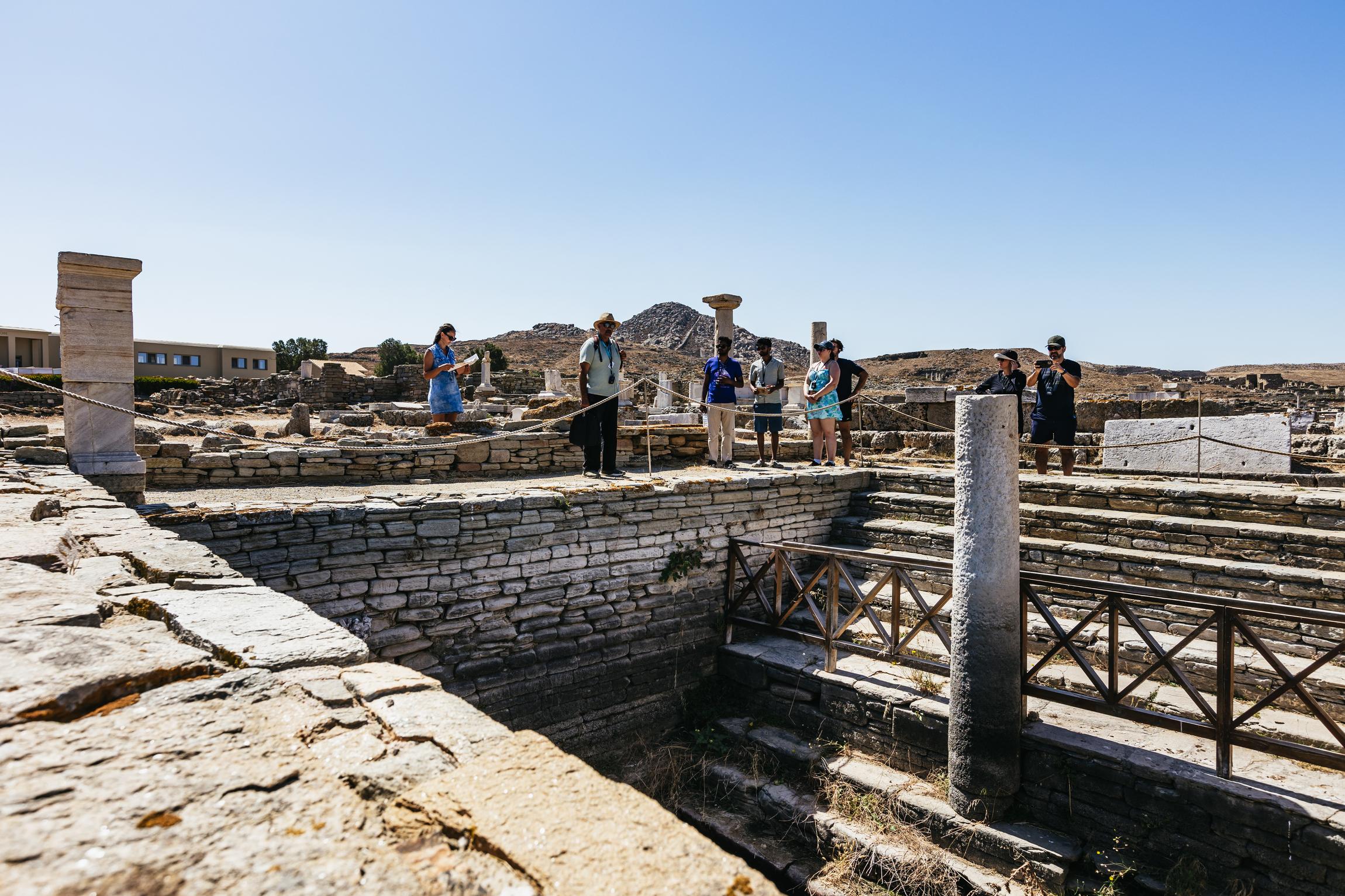 Mykonos: Rhenia Yacht Cruise and Guided Delos Tour