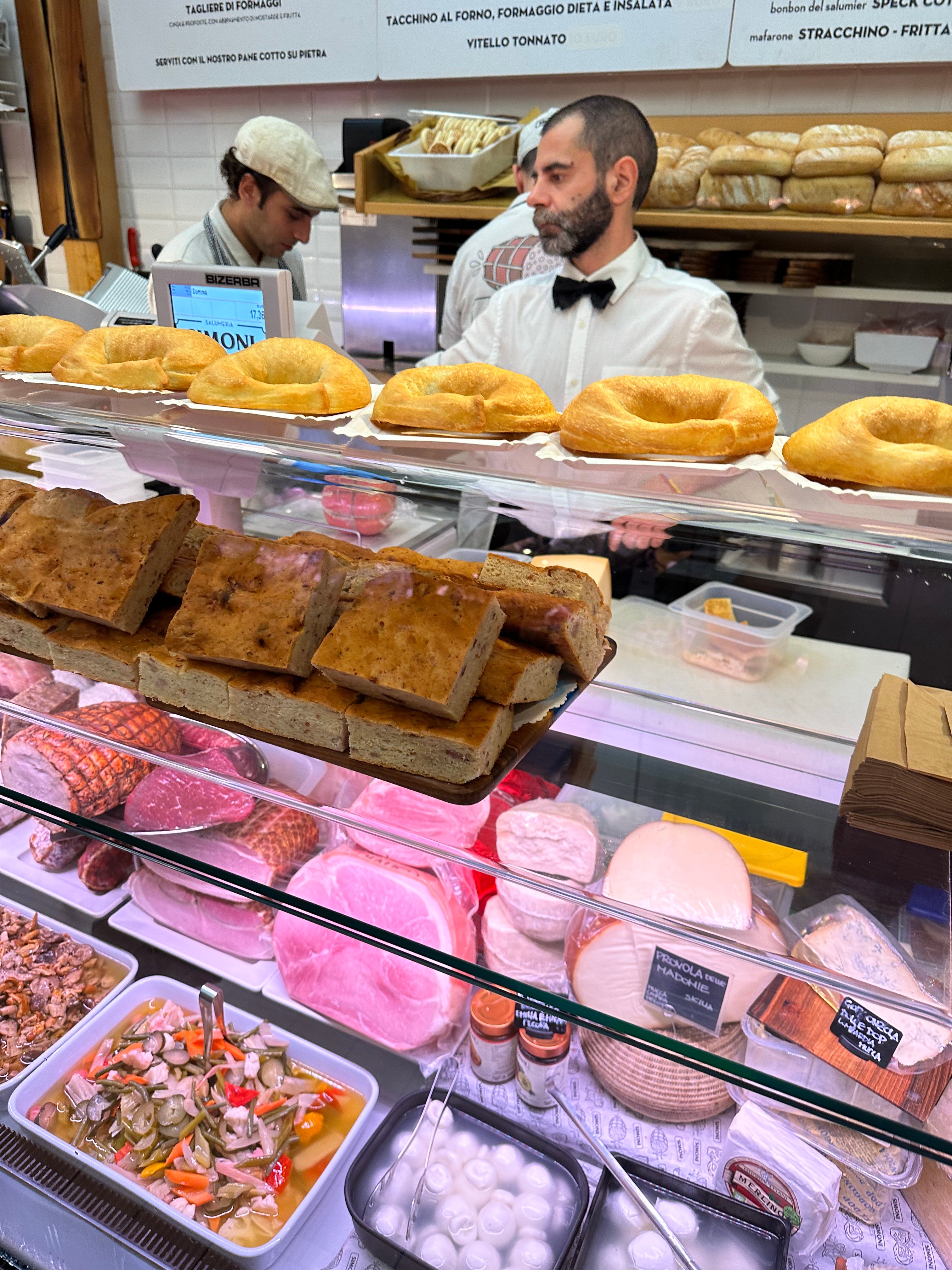 Bologna: Walking Food Tour and Highlights with a Local Guide