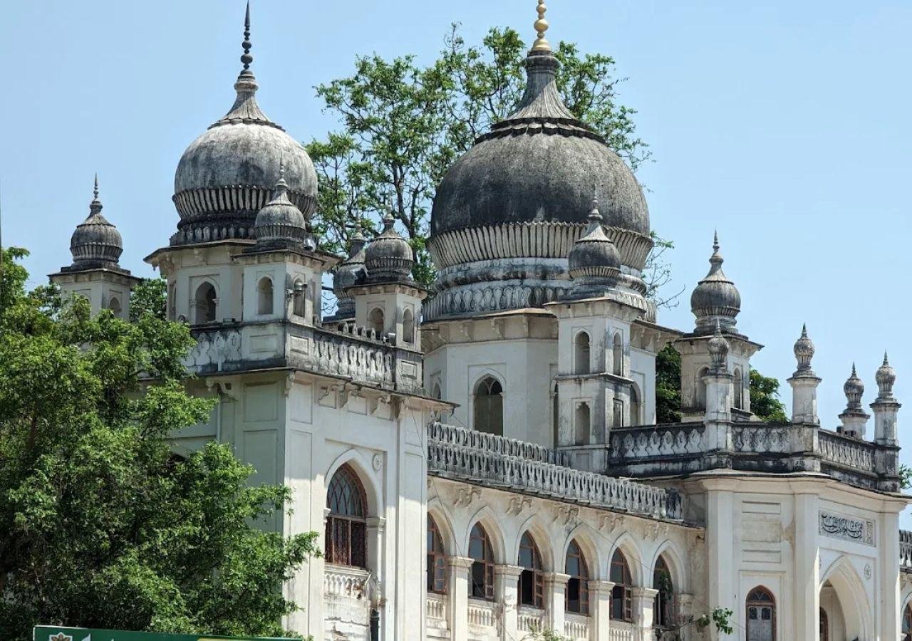Comprehensive Hyderabad Heritage: Full & Half-Day Private Tour
