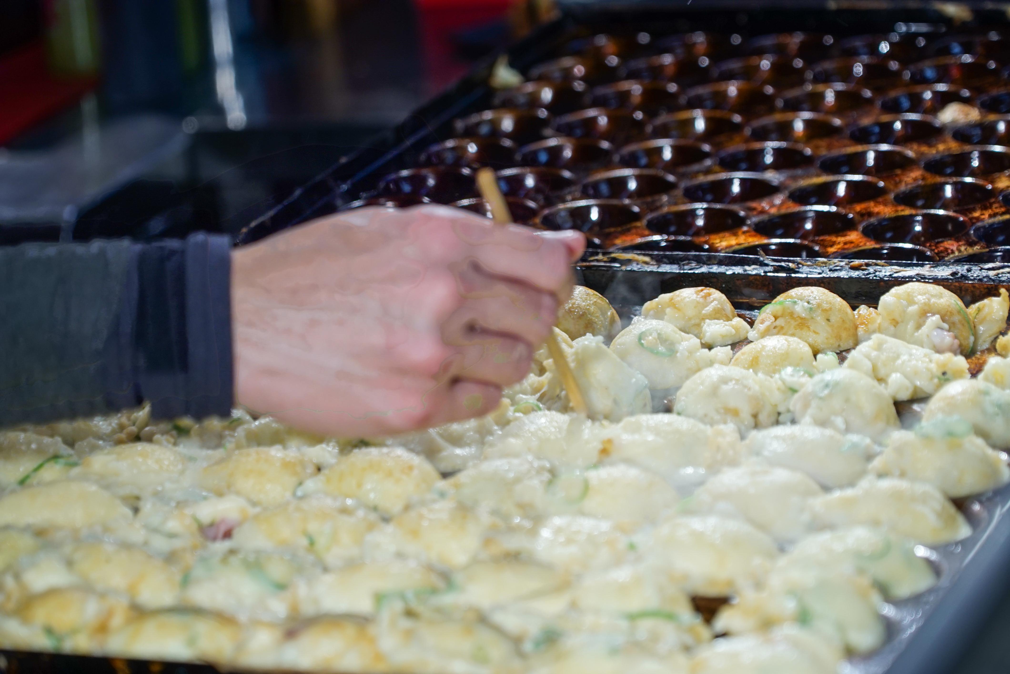 Osaka Kuromon Market & Street Food Guided Walking Tour