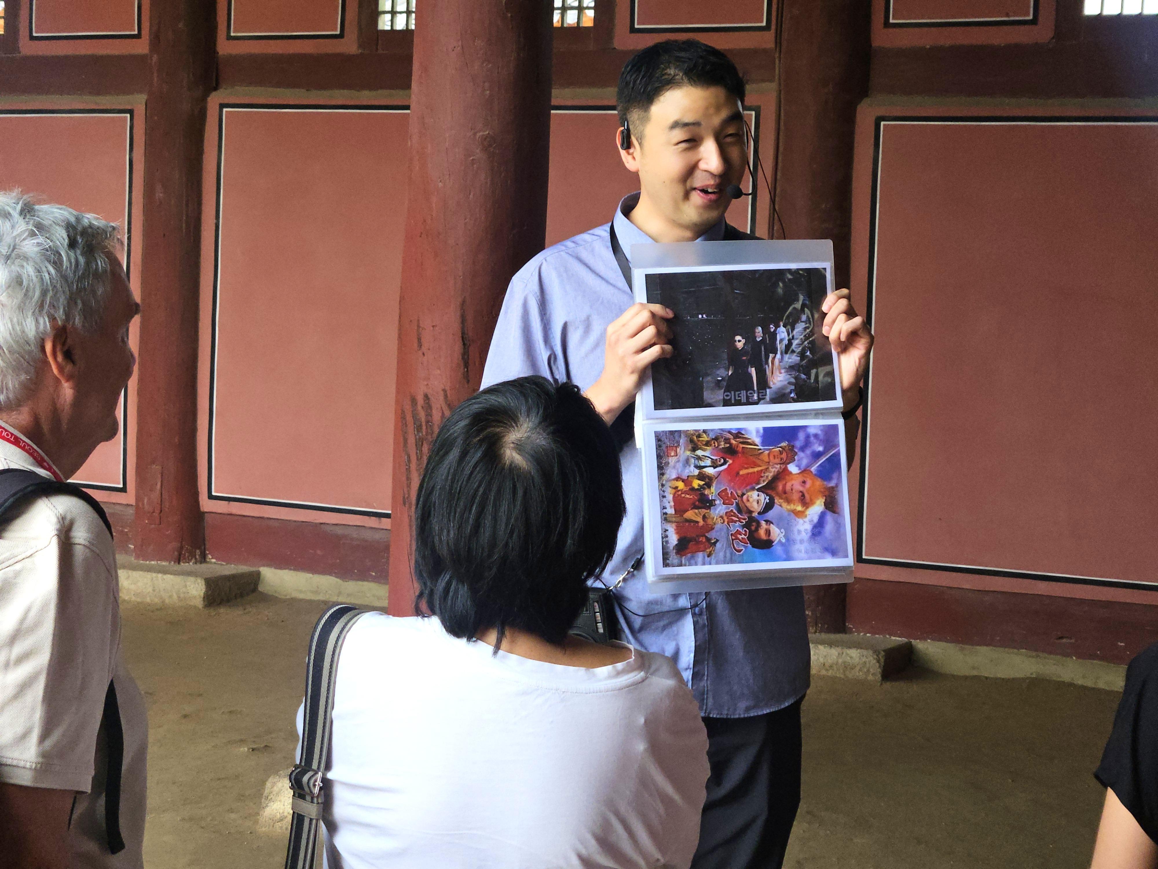 Seoul Highlights: Palace, Hanok Villages & Gwangjang Market