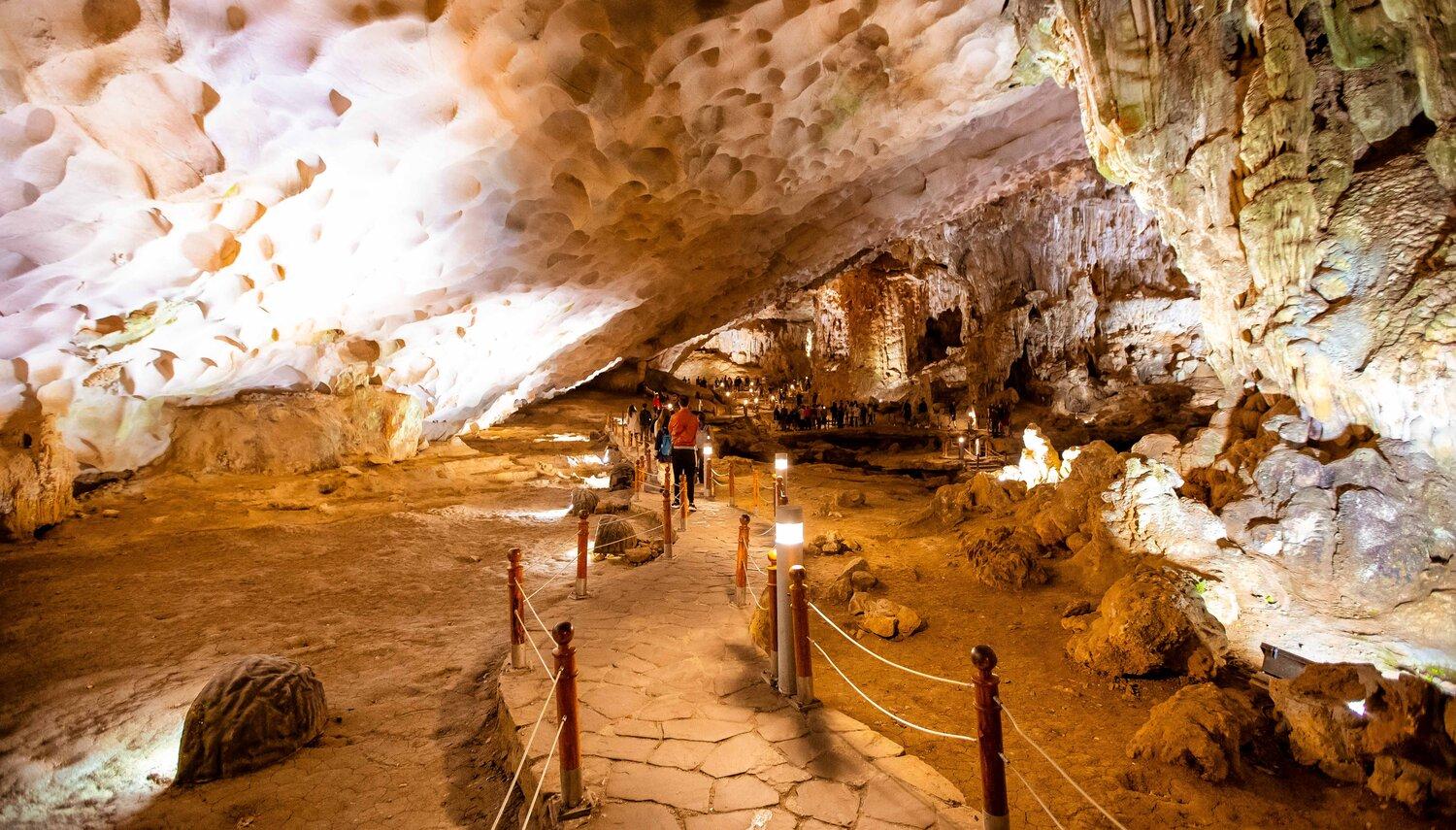 Private Ha Long Bay Full-Day Tour from Hanoi