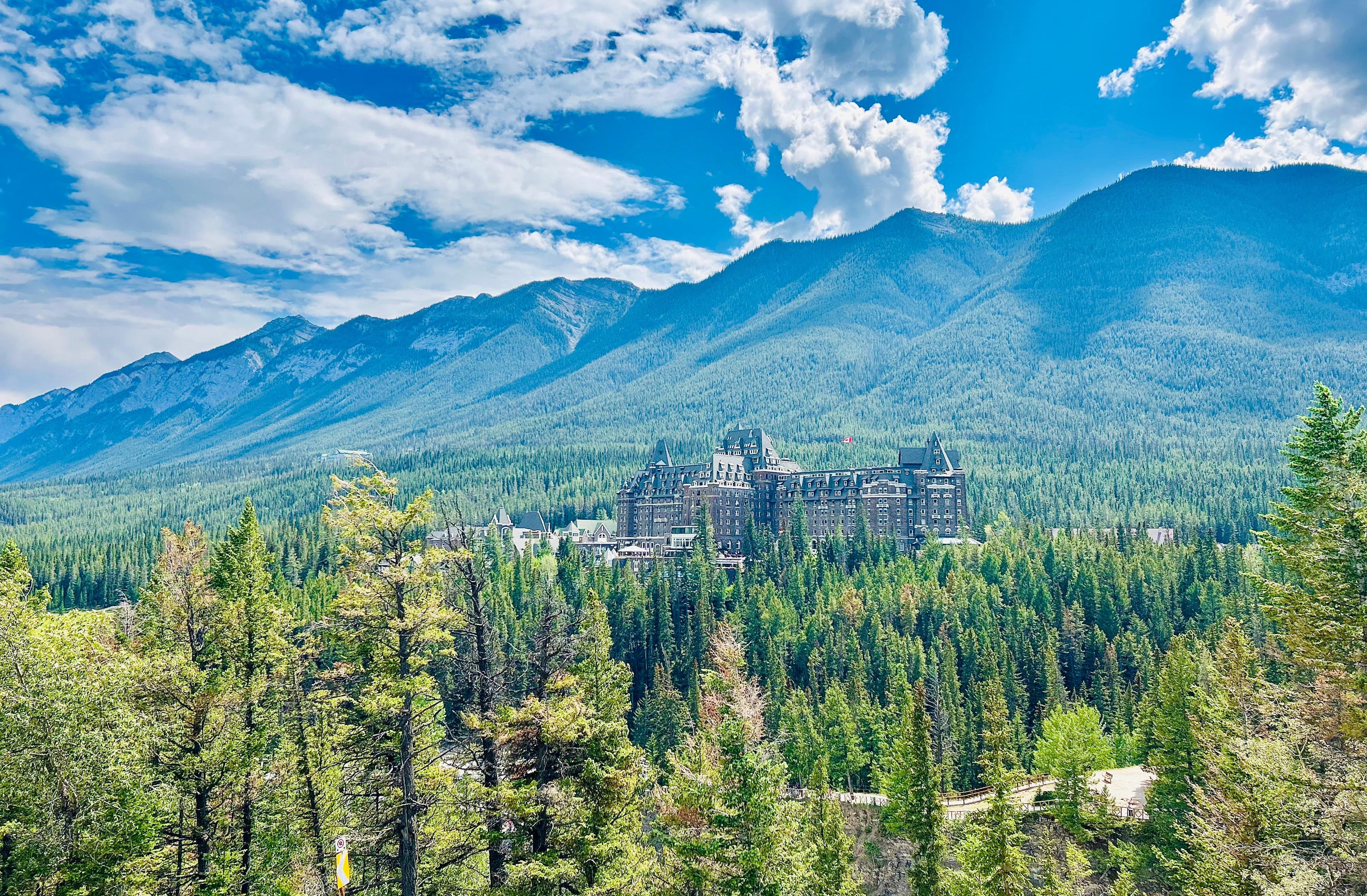 Calgary to Banff transfer transfer route — Lake Louise, Moraine Lake and Johnston Canyon — image 4