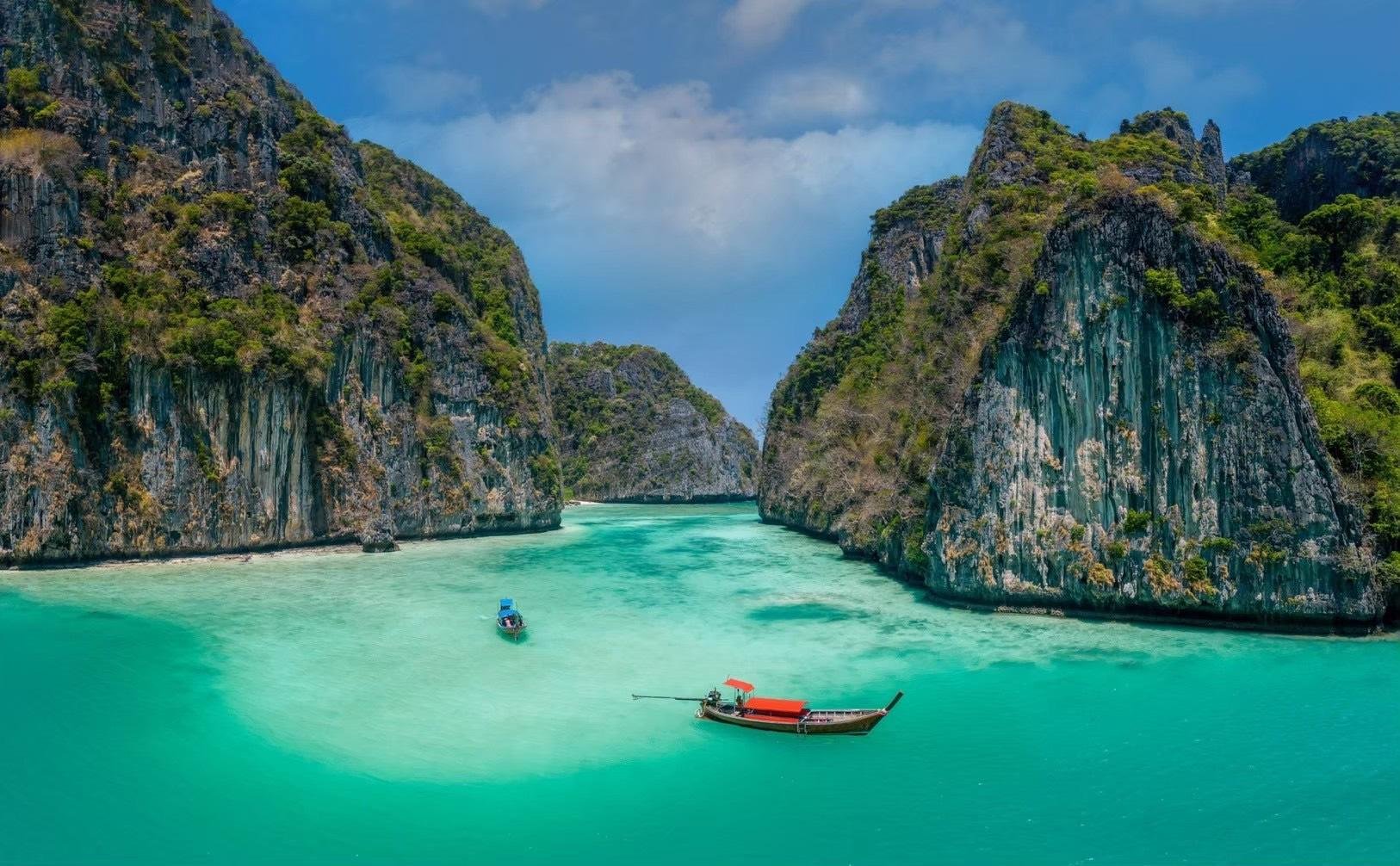 Private Luxury Longtail Boat Island Hopping in Phuket