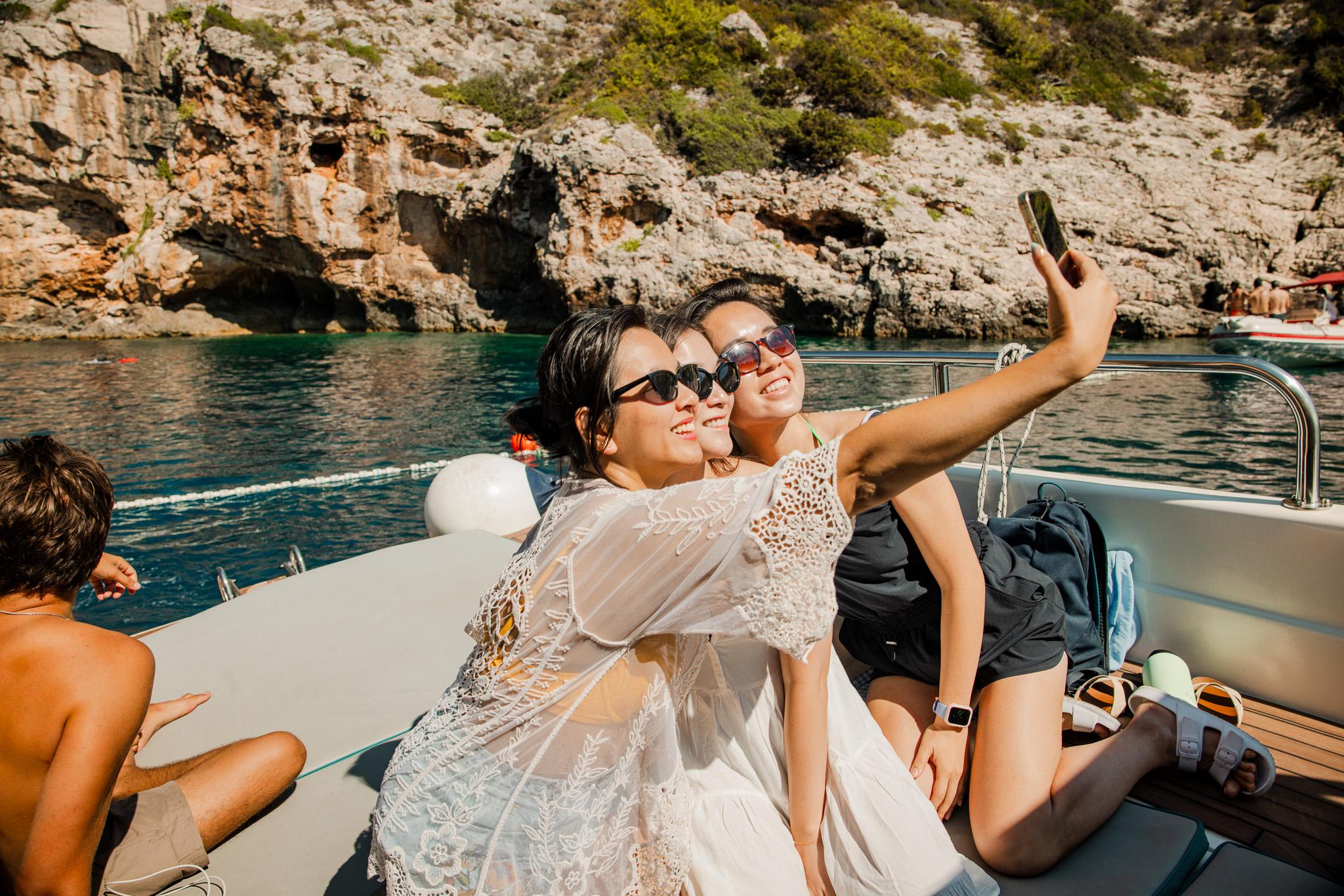 Split: 5-Island Speedboat Adventure with Blue Cave & Hvar