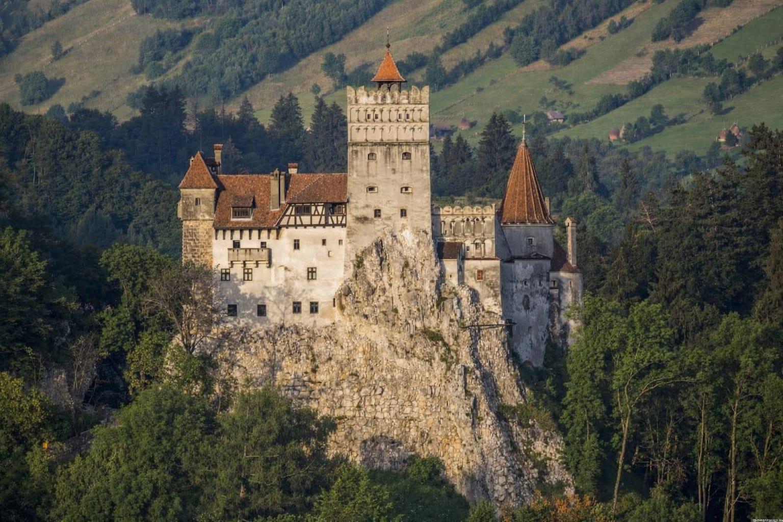 Transylvanian Castle Tour: Bran, Peleș & Cantacuzino