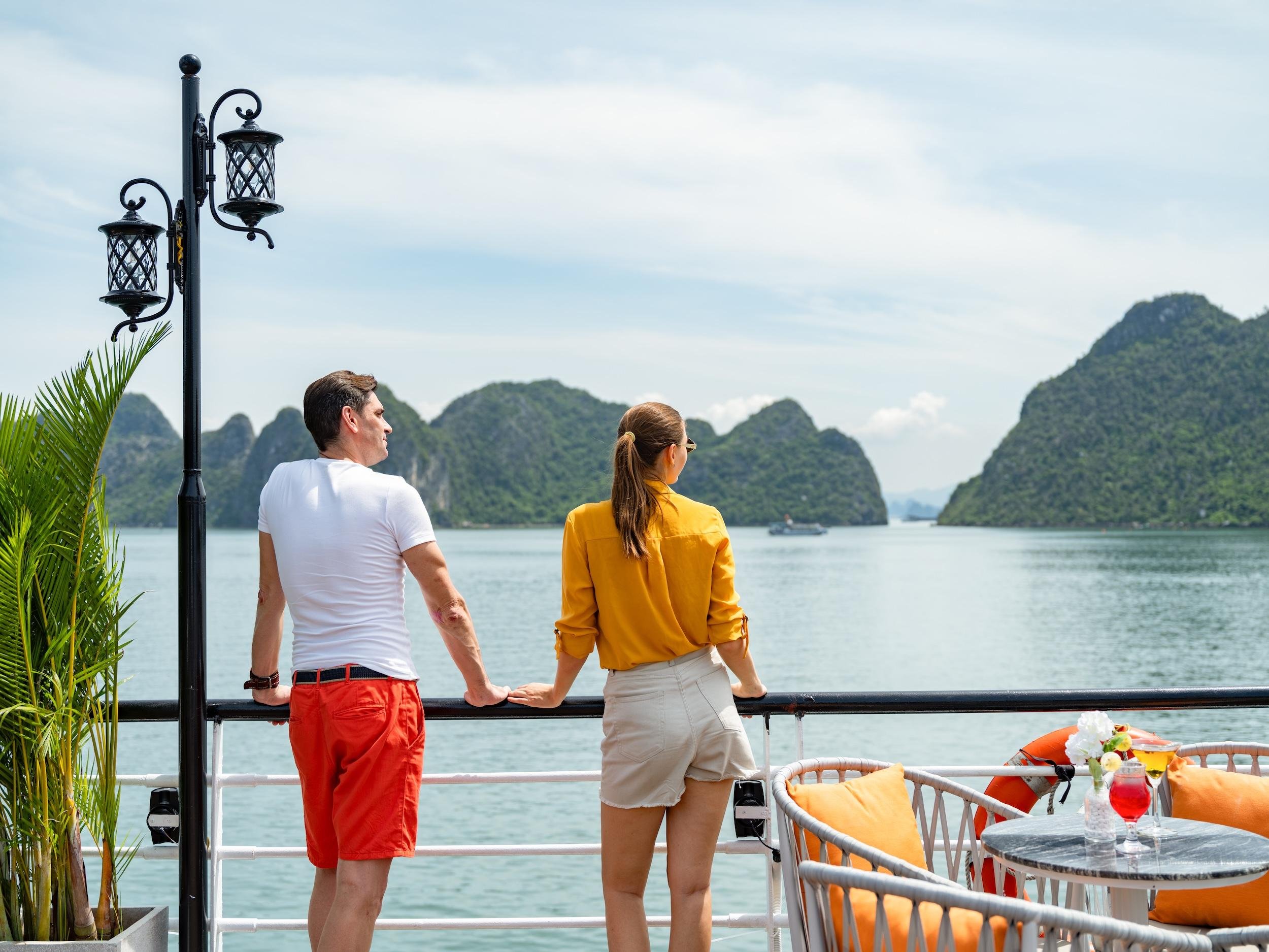 Halong Bay Luxury Day Cruise: Caves, Kayaking & Sunset Party
