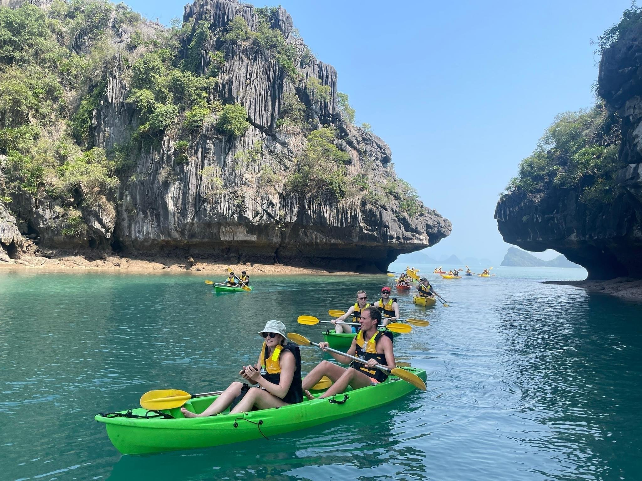 Luxury Ha Long Bay Day Cruise with Buffet & Kayaking