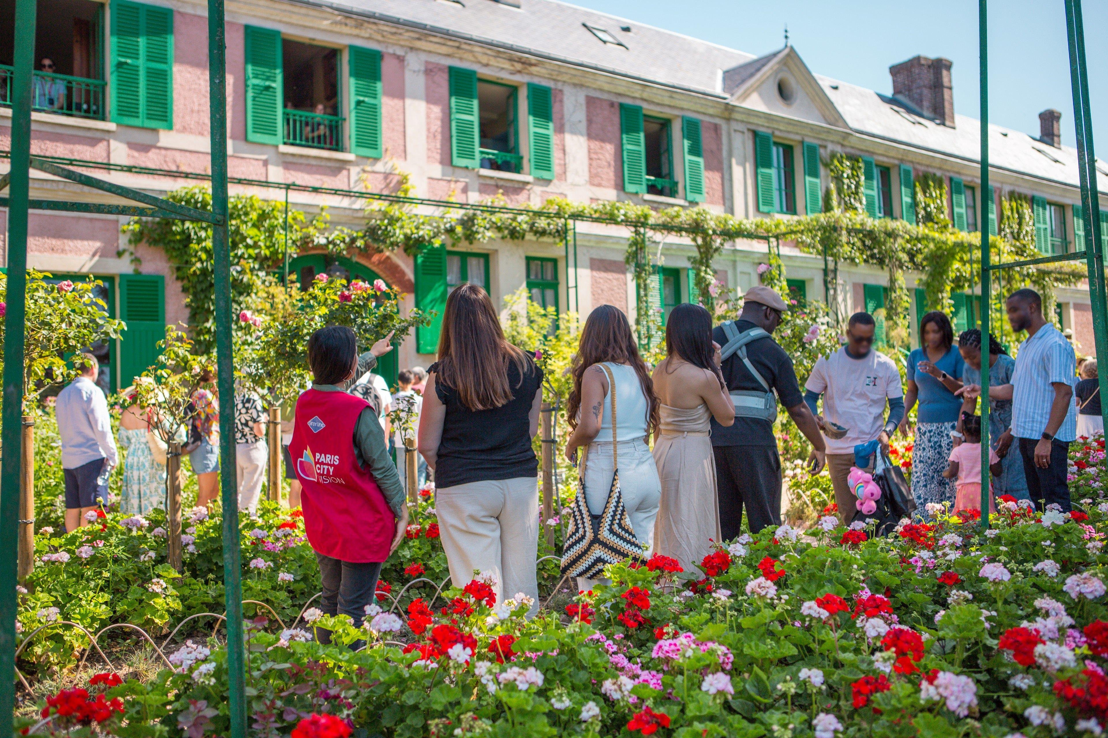 Monet's Giverny & Palace of Versailles Day Trip from Paris with Lunch