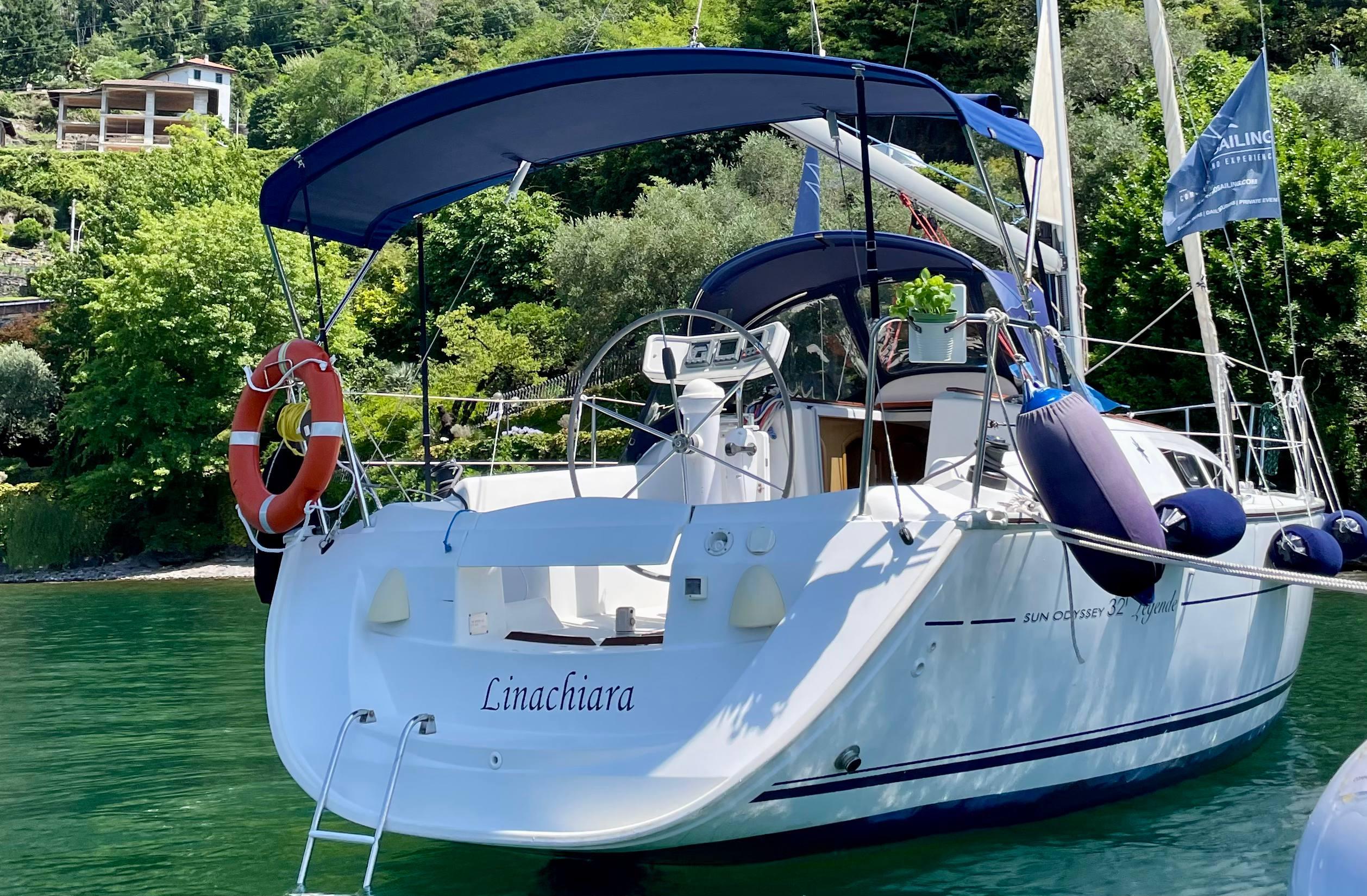 Lake Como: Sailing Boat Tour with Skipper and Aperitivo