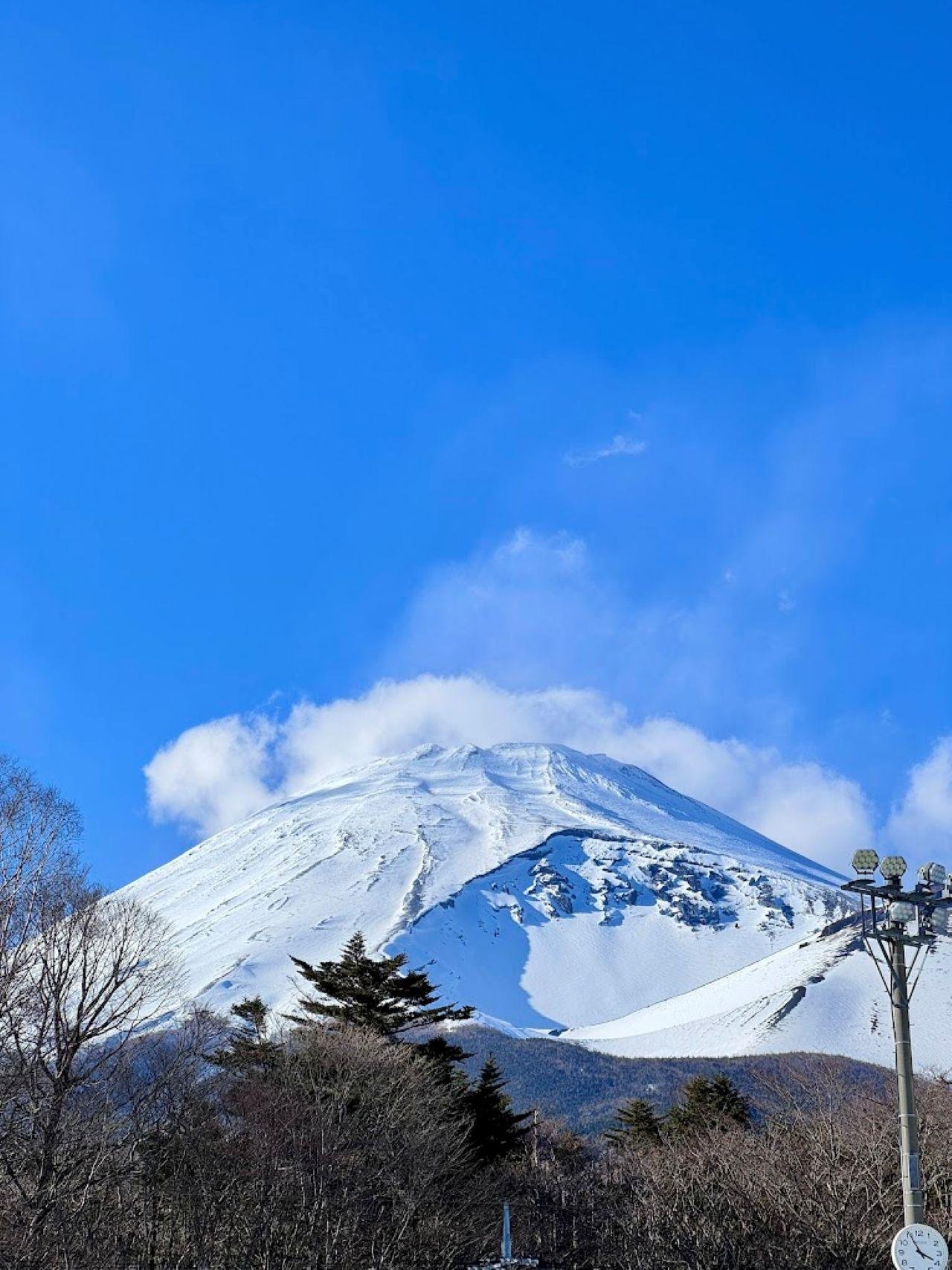 Mount Fuji Snow Day: Skiing & Winter Fun at Yeti Resort from Tokyo